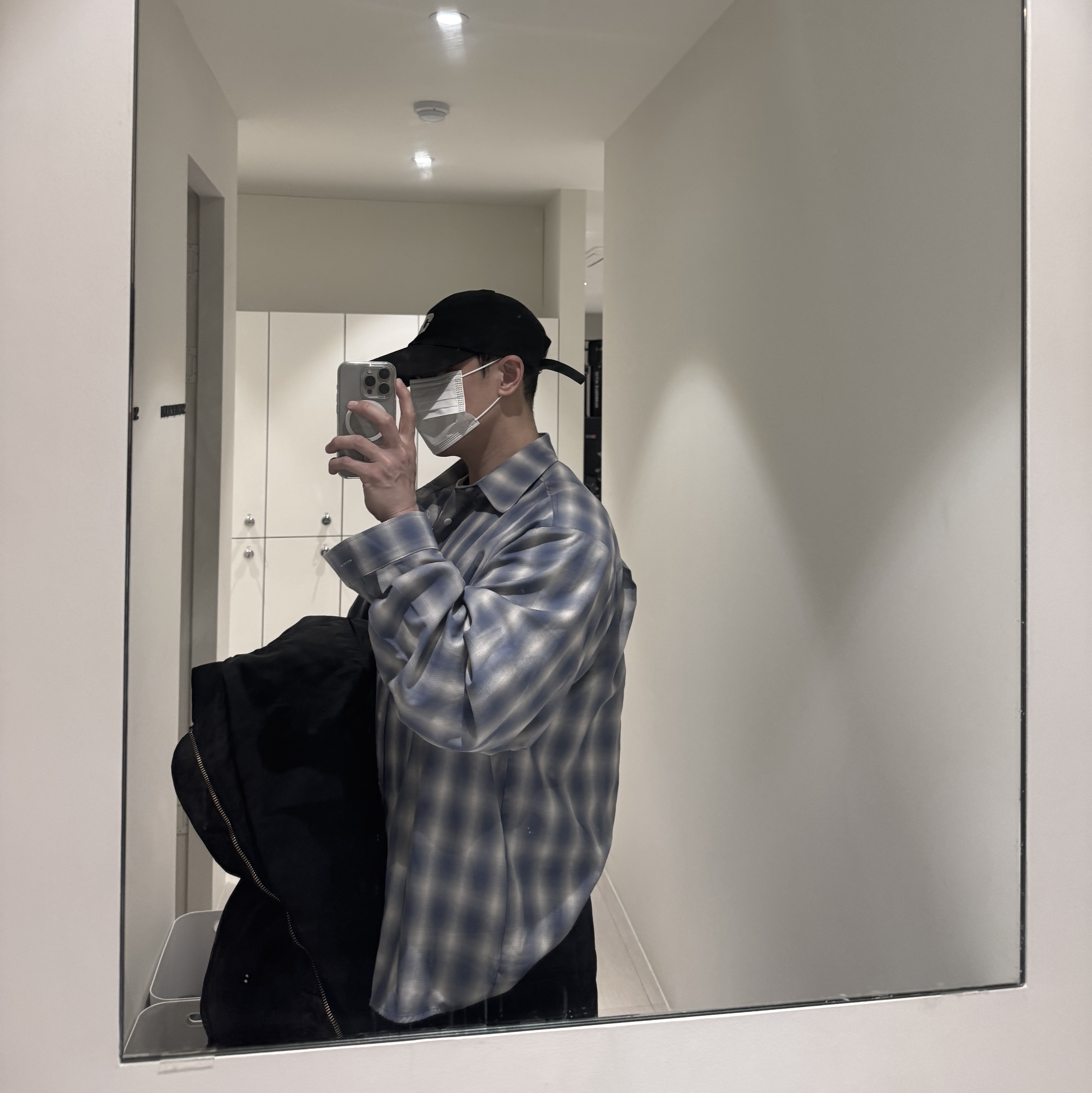 YIYAE Padded Satin Crop Bomber Black, YIYAE Oxford Panel Cargo Pants Vintage Black 착용 스타일