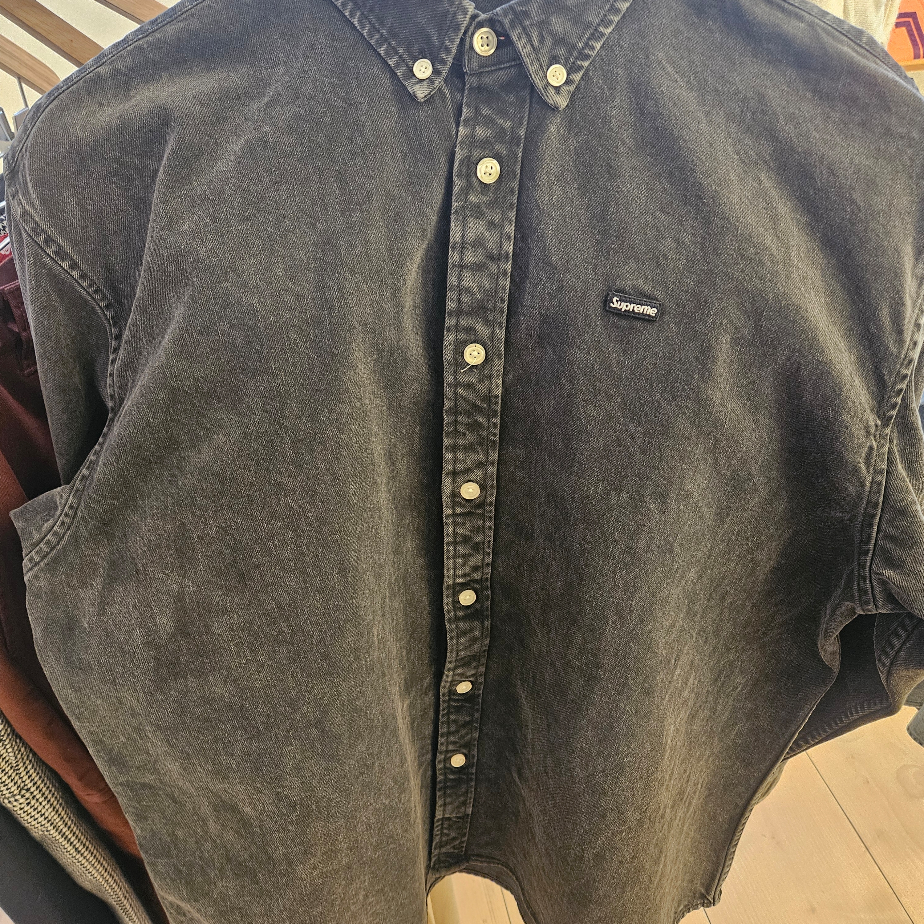 Supreme Small Box Denim Shirt Black - 25SS 착용 스타일