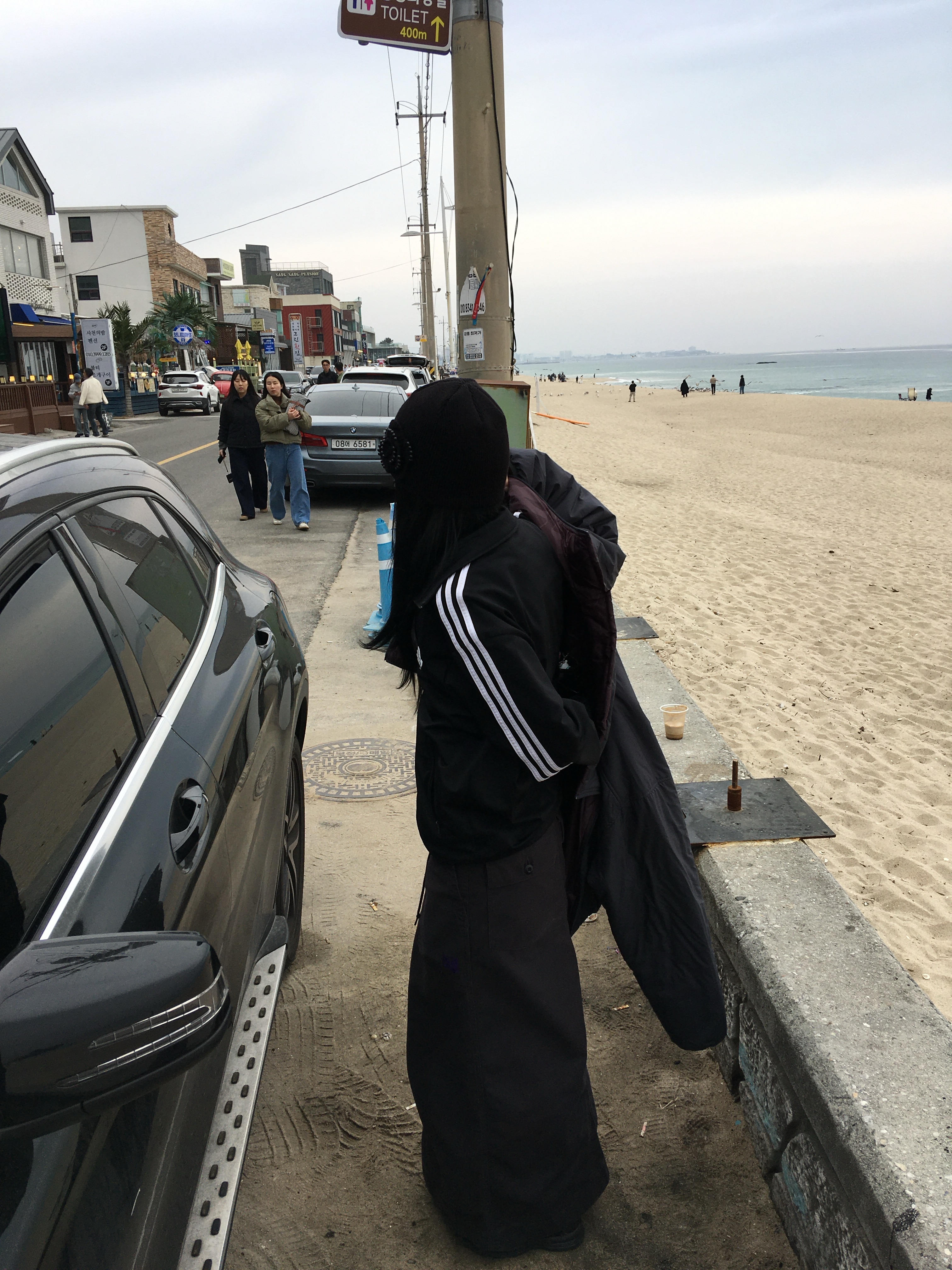 아식스 조그 100 S 블랙 - 2E 와이드, 아디다스 아디컬러 클래식 베켄바우어 트랙탑 블랙 - KR 사이즈 착용 스타일 - 2