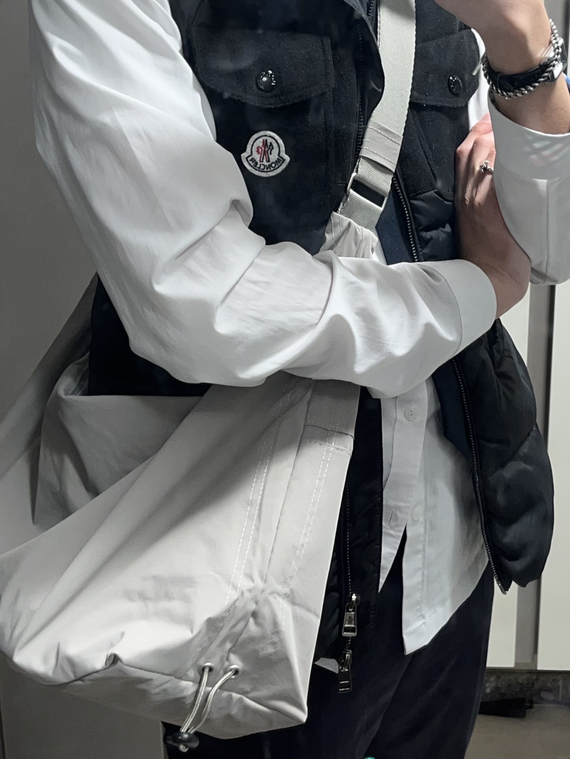 Moncler Cursa Down Gilet Black - 23SS 착용 스타일