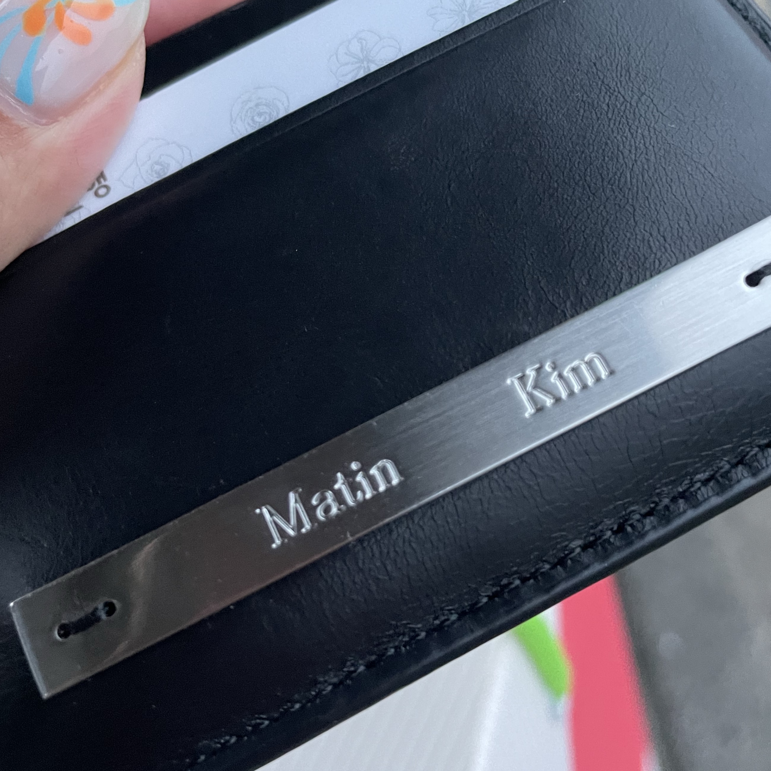 Matin Kim Vintage Card Wallet Black 착용 스타일