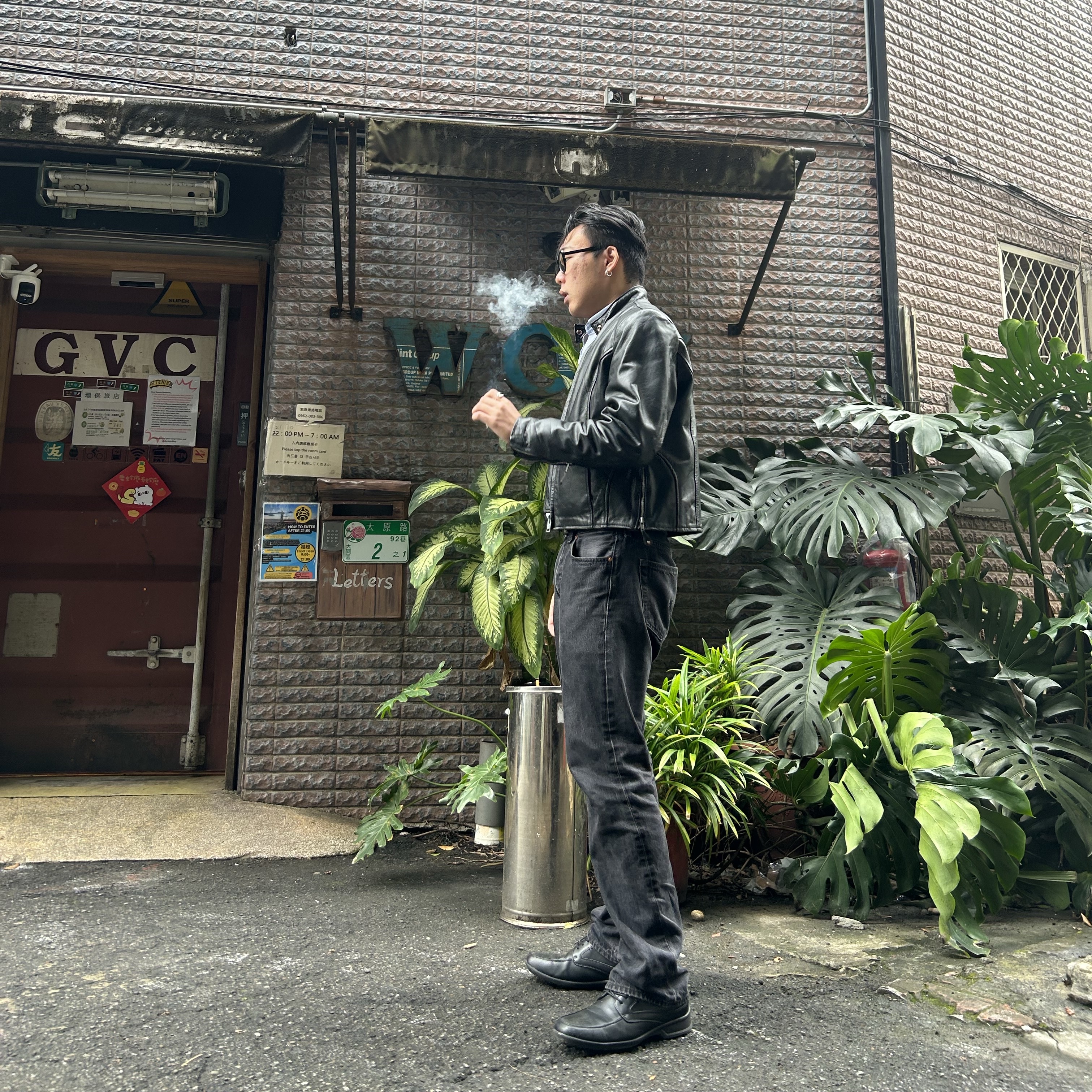 Levi's 501 Original Fit Jean Black 착용 스타일