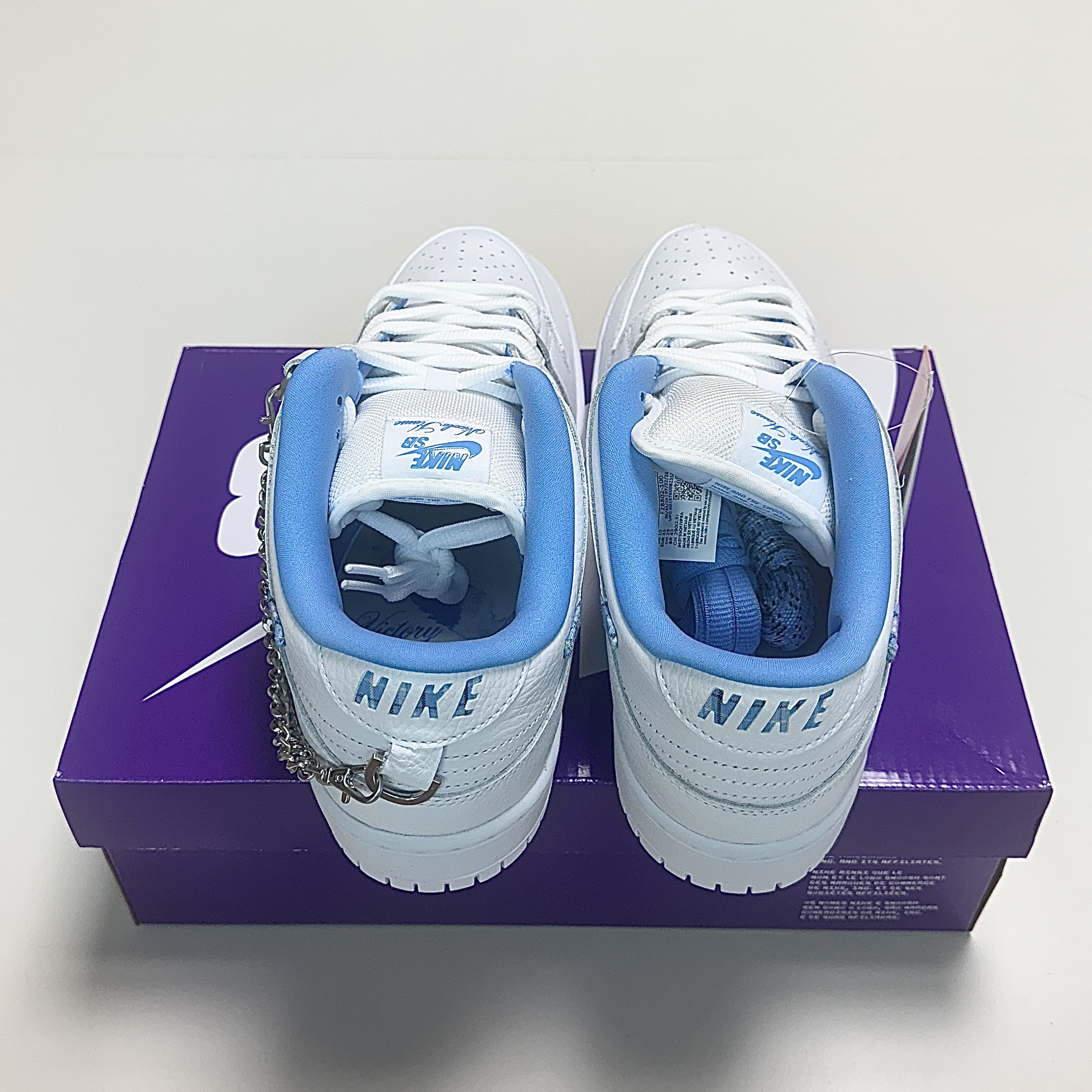 Nike x Nicole Hause SB Dunk Low Pro White and University Blue 착용 스타일 - 2