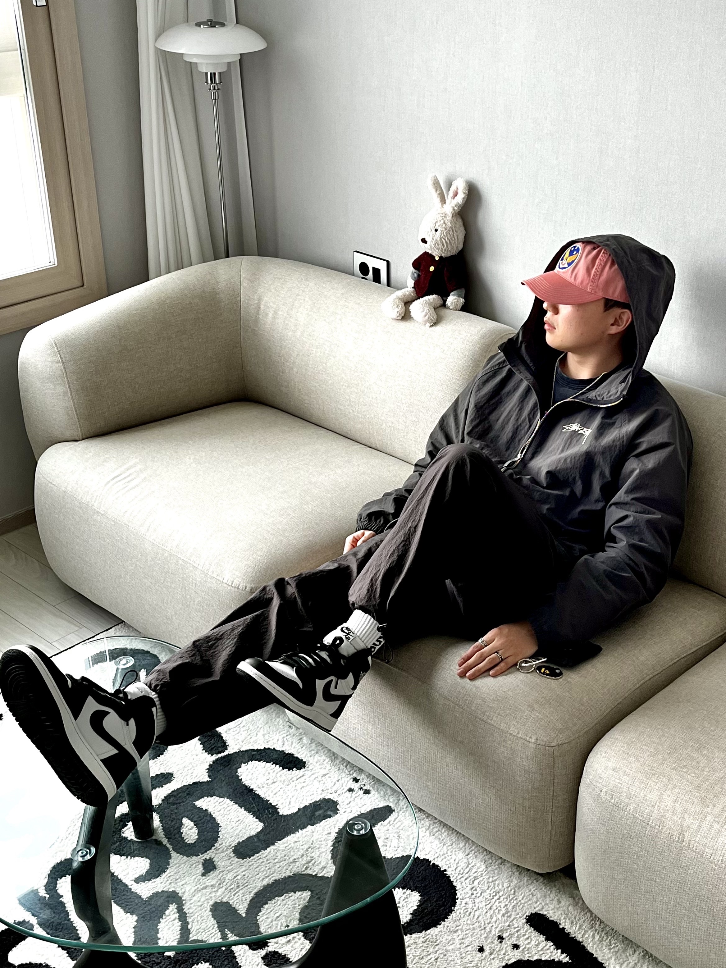 Jordan 1 High 85 Black White, Stussy Wave Dye Beach Shell Jacket Black 착용 스타일