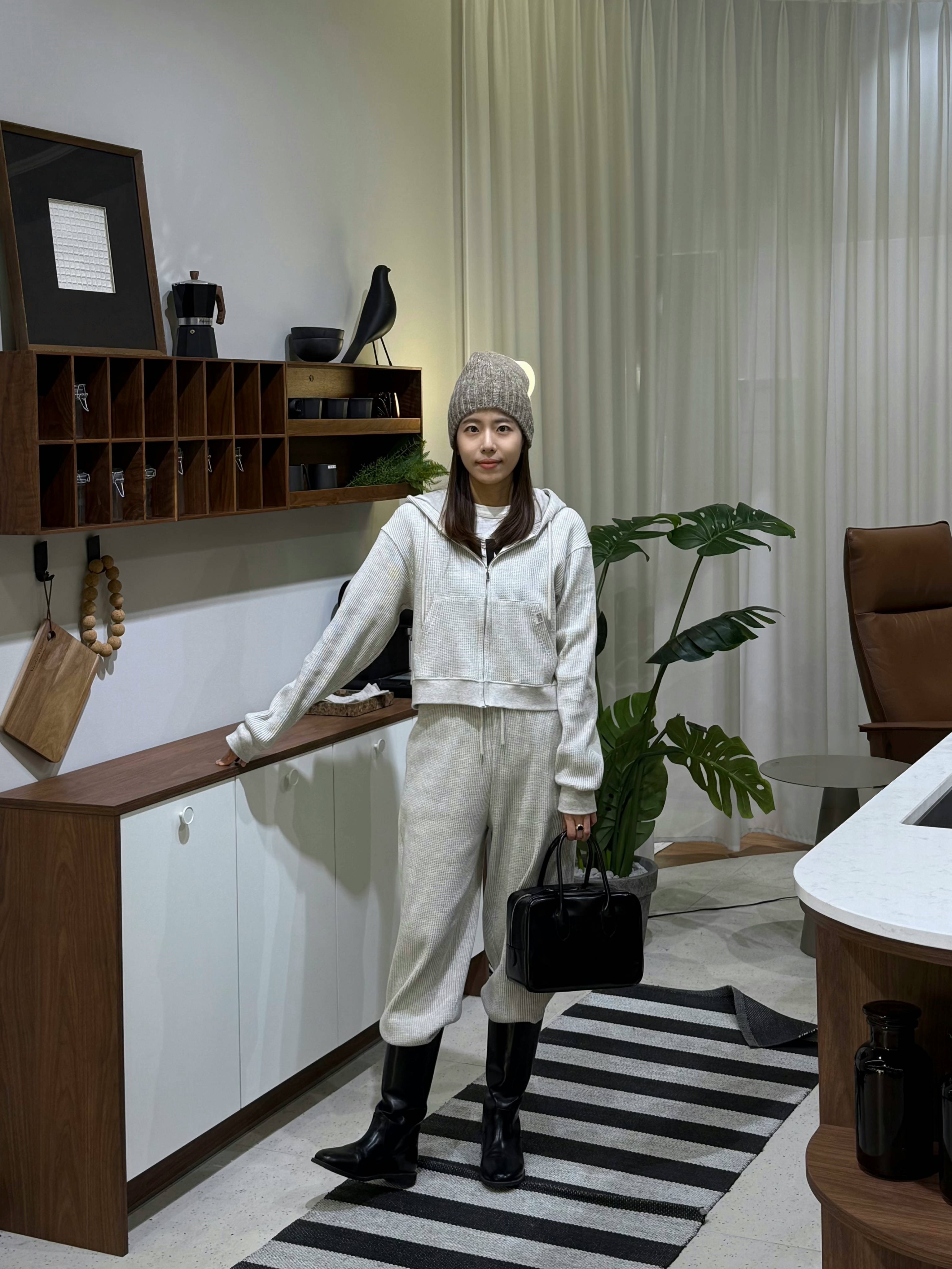 Maison Margiela Botanical Dye Beanie Dark Grey 착용 스타일 - 4