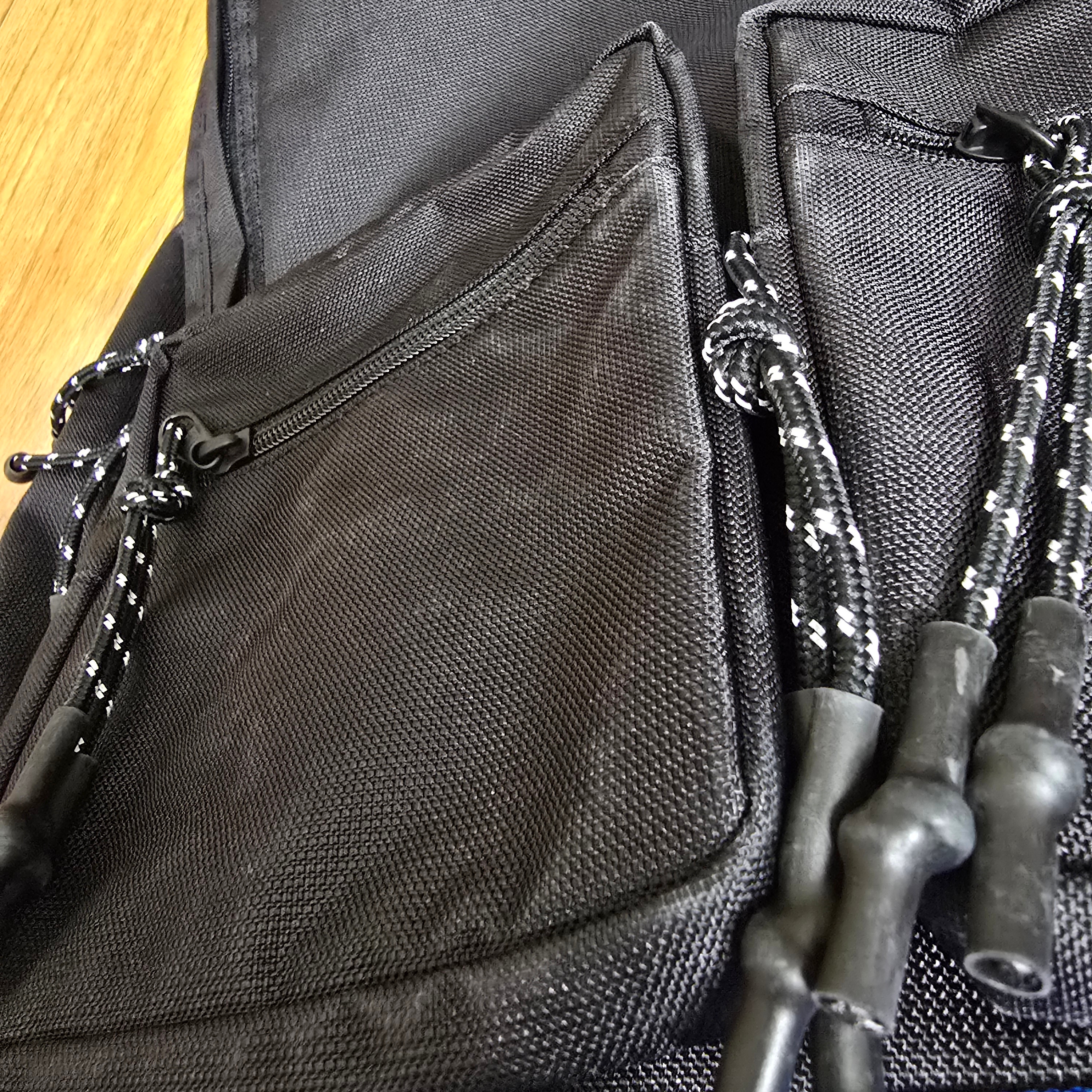 Ader Error Significant Tag Backpack 02 Noir 착용 스타일 - 3