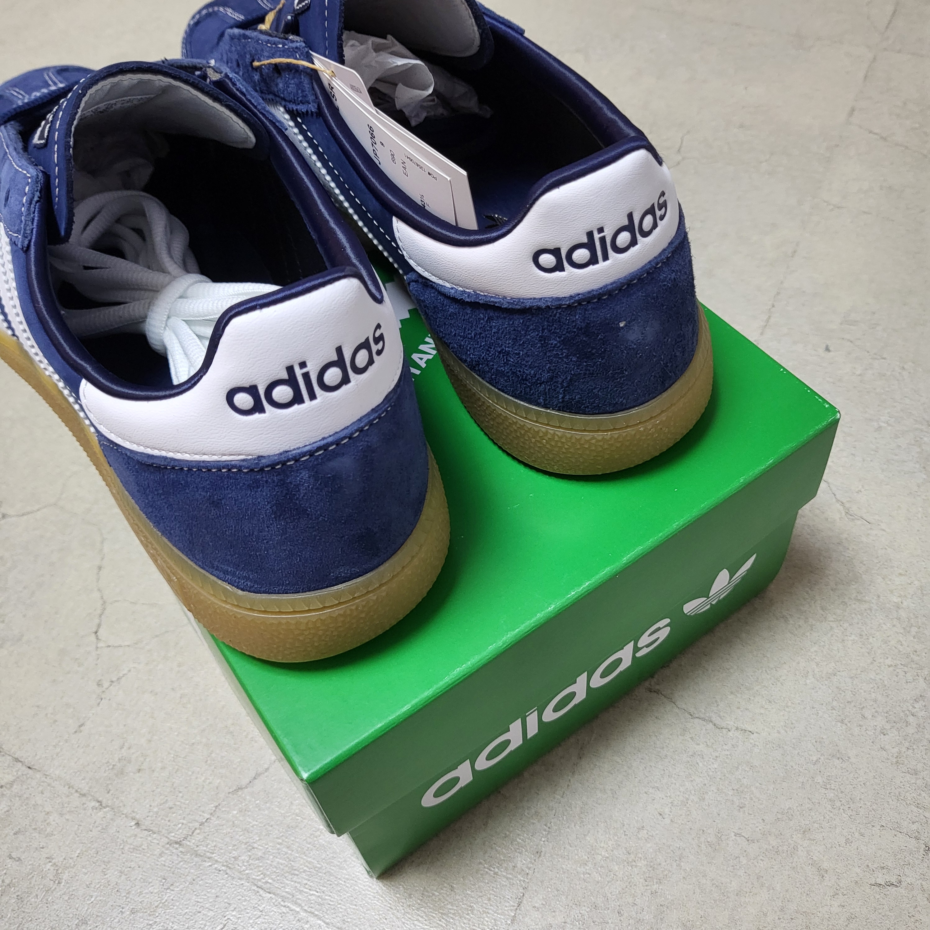 Adidas x Sporty & Rich Handball Spezial Night Indigo Cloud White 착용 스타일 - 7