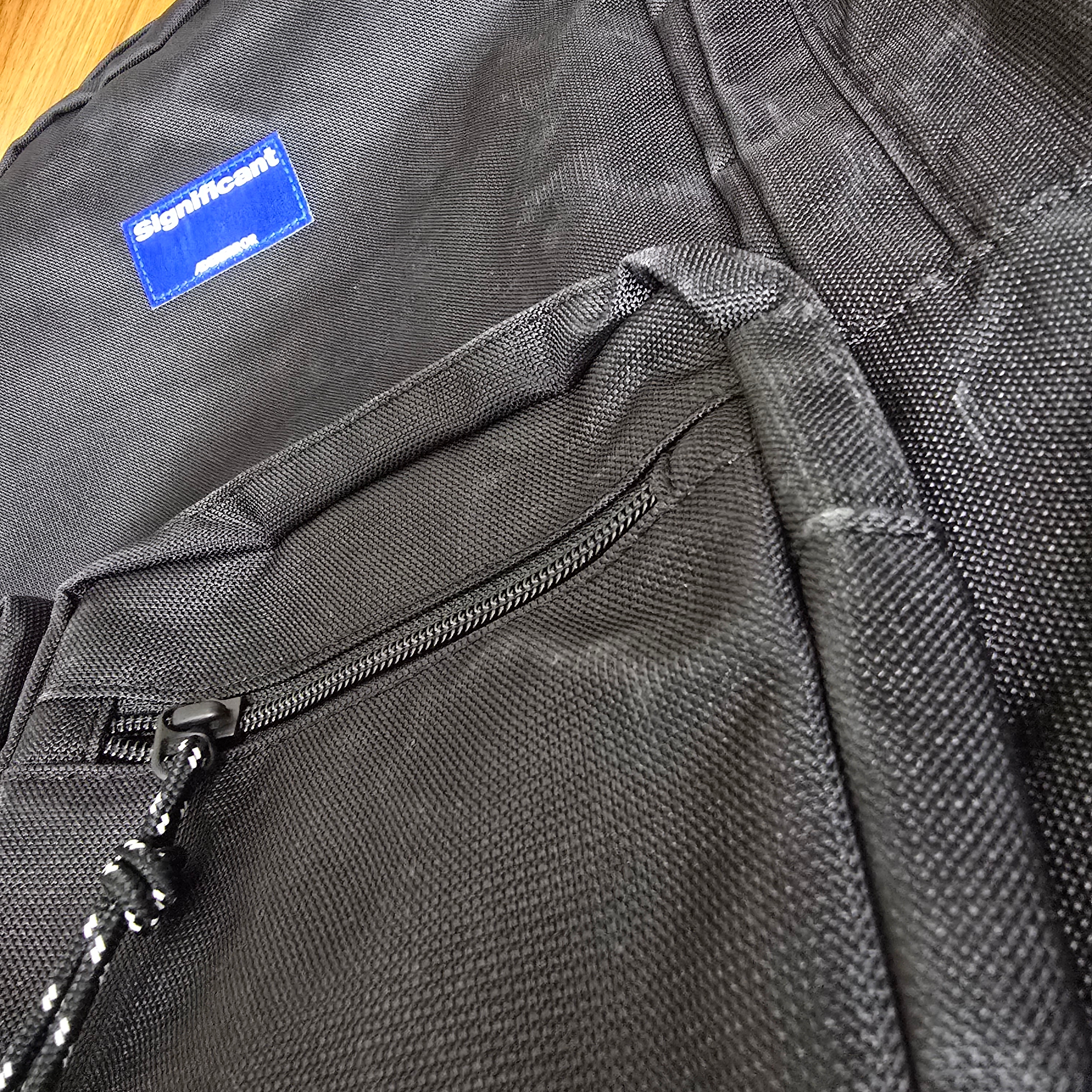 Ader Error Significant Tag Backpack 02 Noir 착용 스타일 - 5