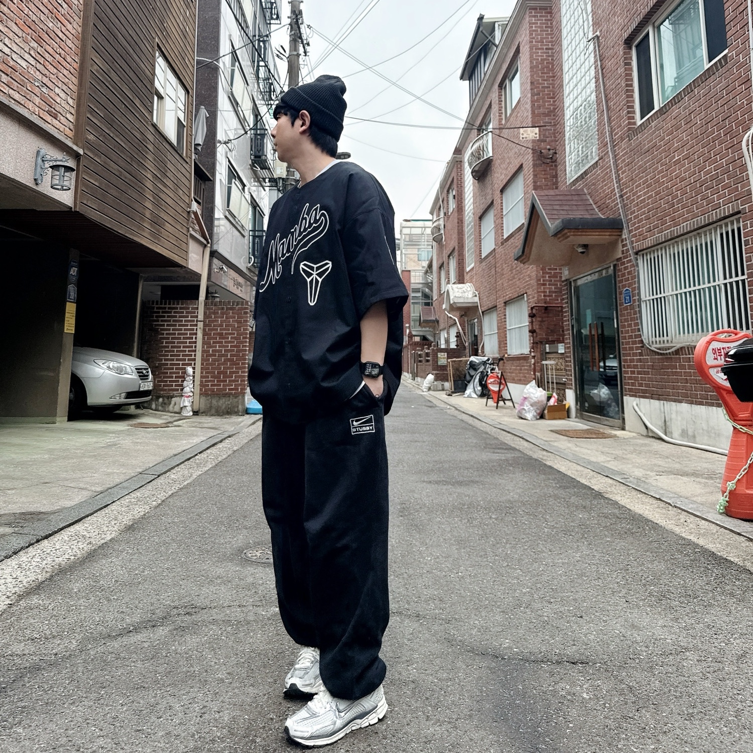 Nike Kobe Details Baseball Jersey Black - Asia, (W) Nike Zoom Vomero 5 Photon Dust and Metallic Silver 착용 스타일 - 1