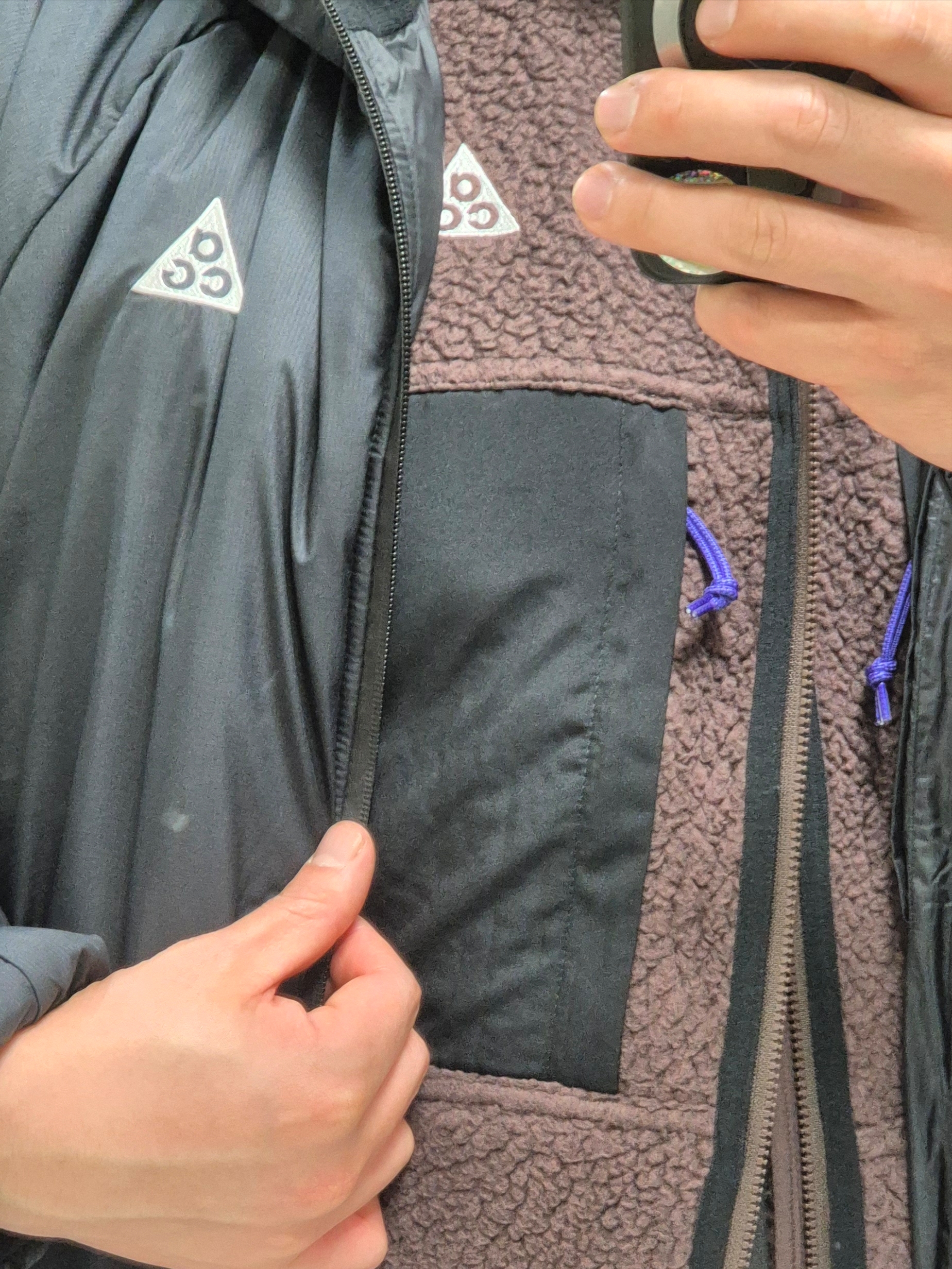 Nike ACG Arctic Wolf Vest Baroque Brown - Asia, Nike ACG Rope De Dope Primaloft Therma-Fit Jacket Black Summit White - Asia 착용 스타일