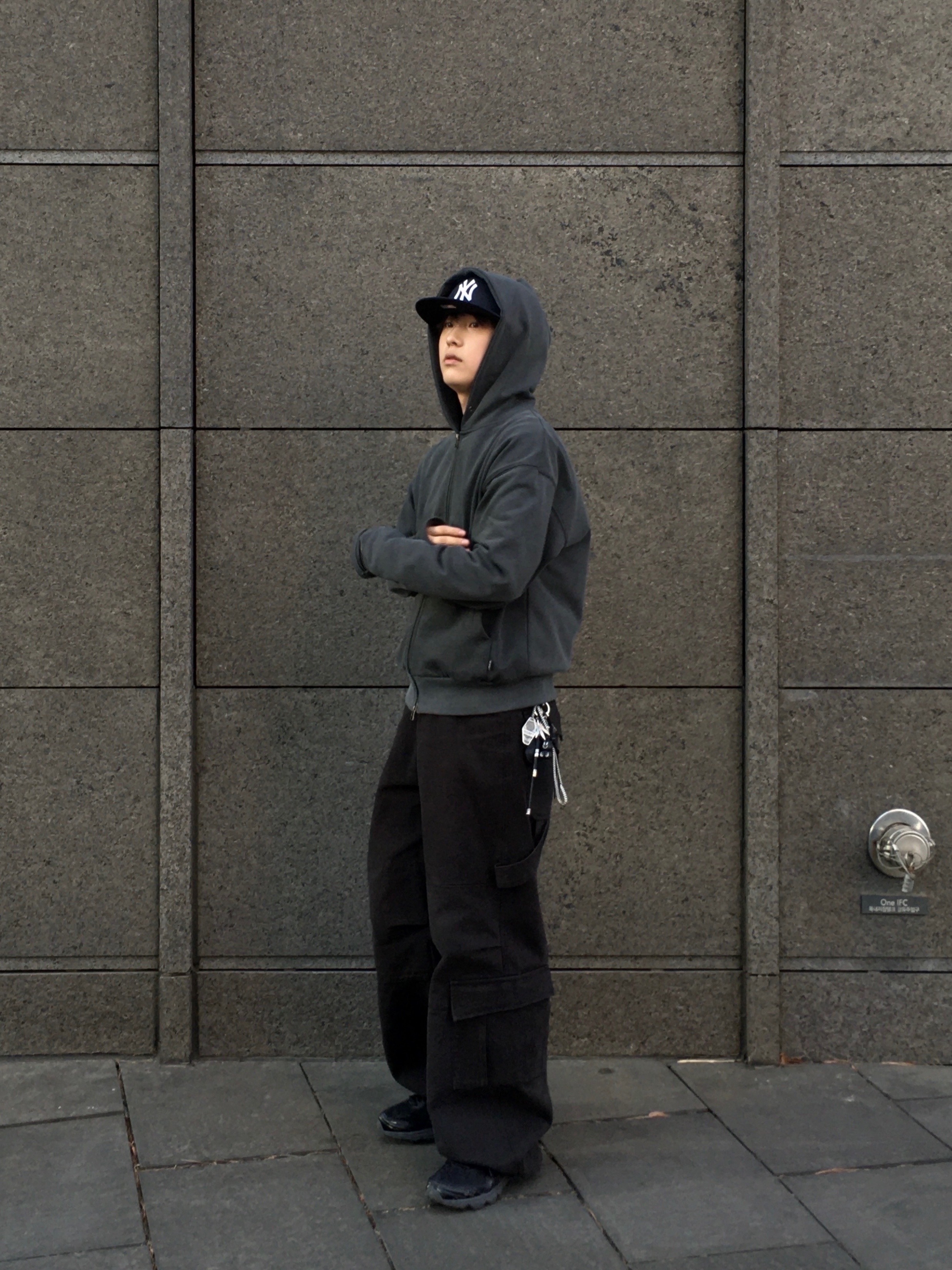 Asics Gel-Nunobiki Black Obsidian Grey, New Era 59Fifty MLB Authentic New York Yankees Game Navy 착용 스타일 - 1
