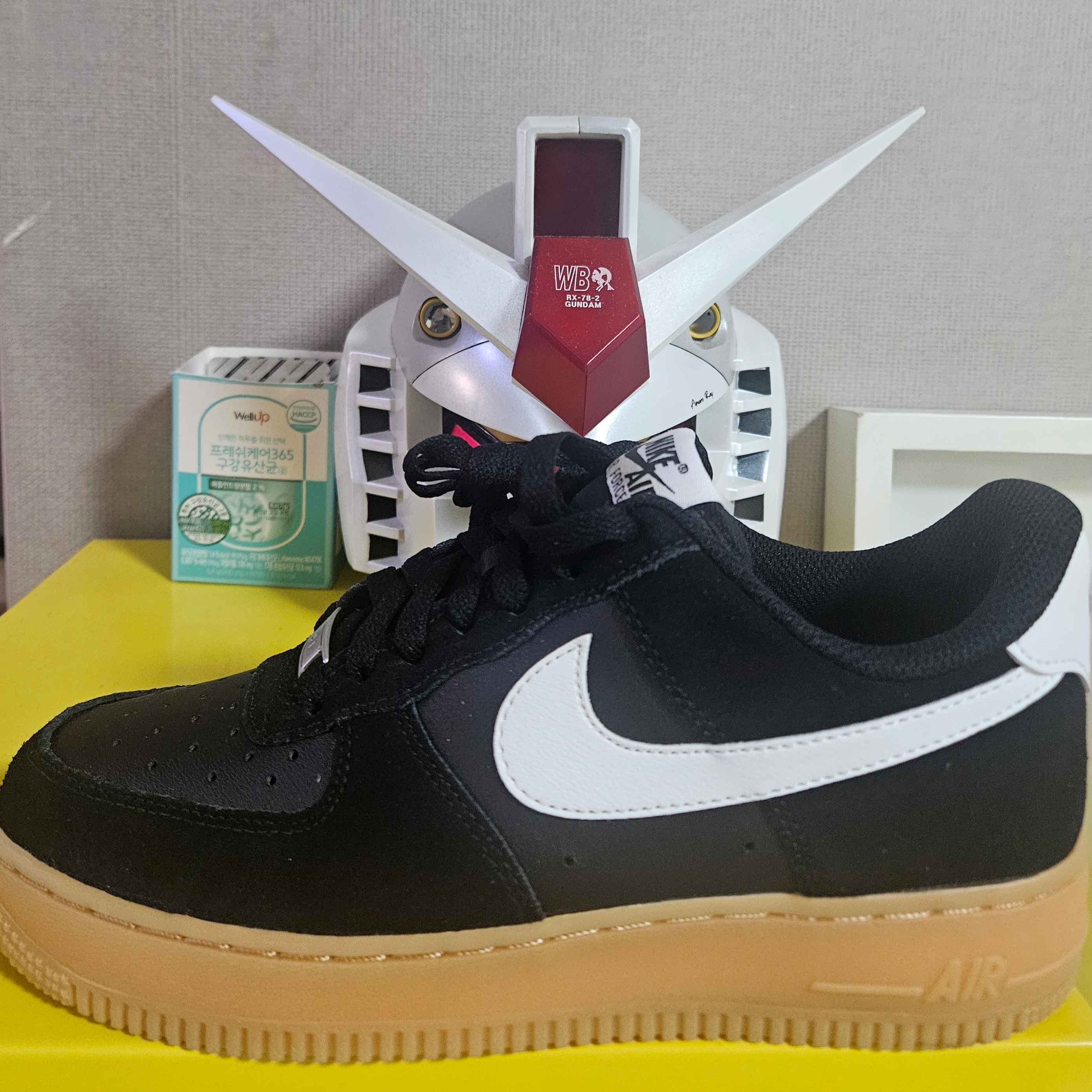 Nike Air Force 1 '07 LV8 Black Gum Light Brown 착용 스타일