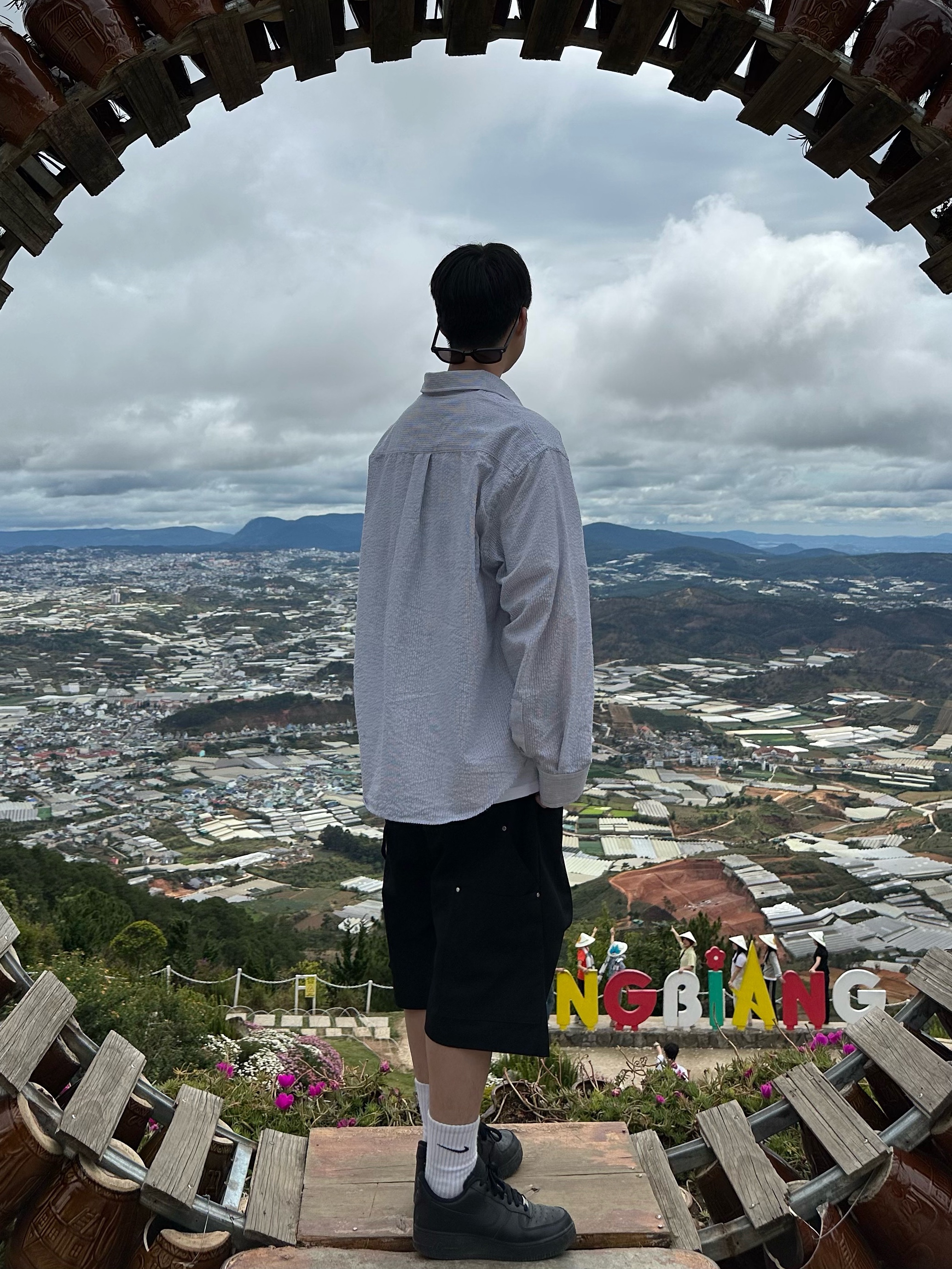 Nonnod Alpine Carpenter Shorts Matt Black, Nike Air Force 1 '07 Low Triple Black 착용 스타일