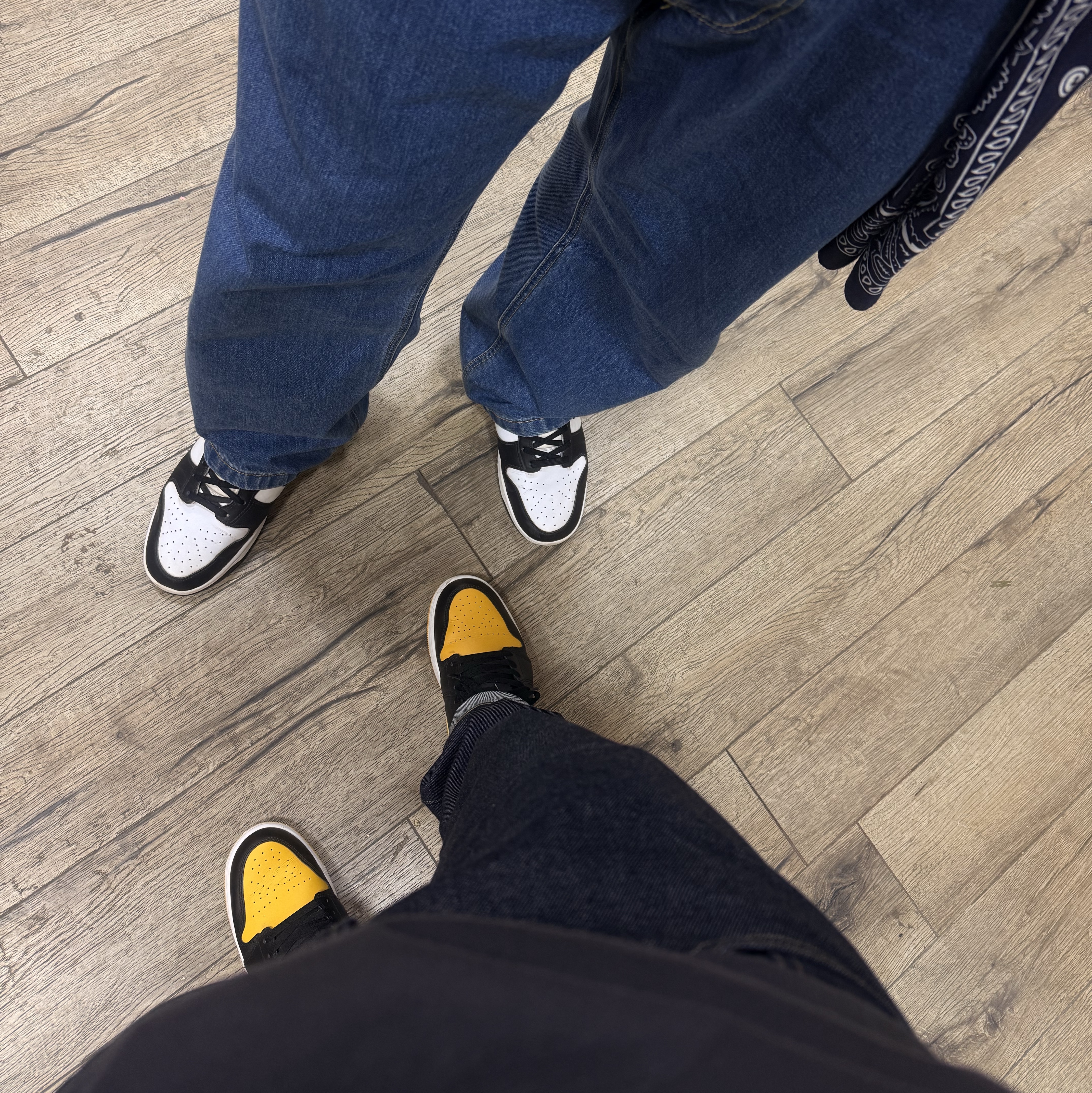Jordan 1 Low Black Yellow Ochre, Nike Dunk High Retro Championship White 착용 스타일