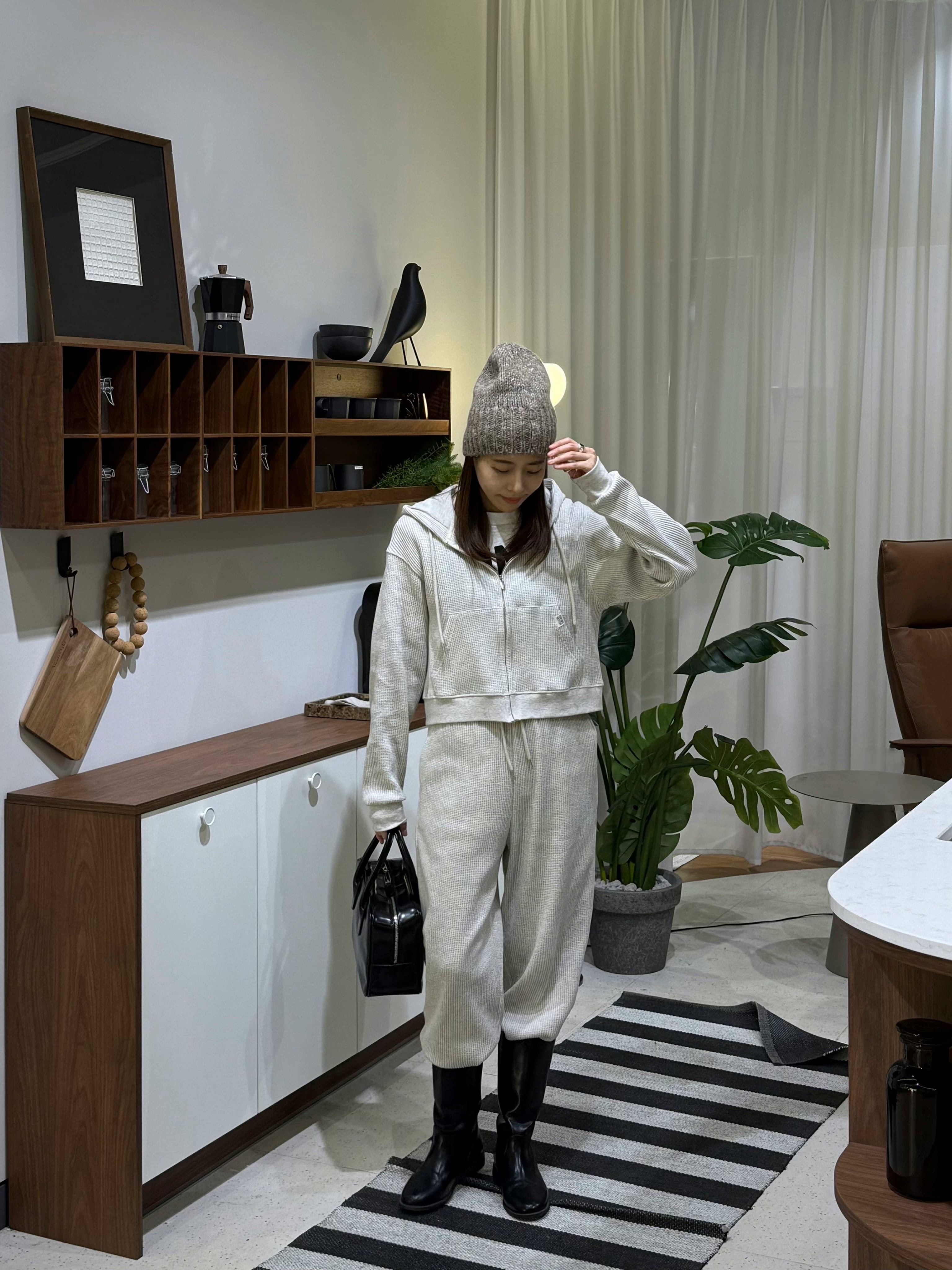 Maison Margiela Botanical Dye Beanie Dark Grey 착용 스타일 - 3
