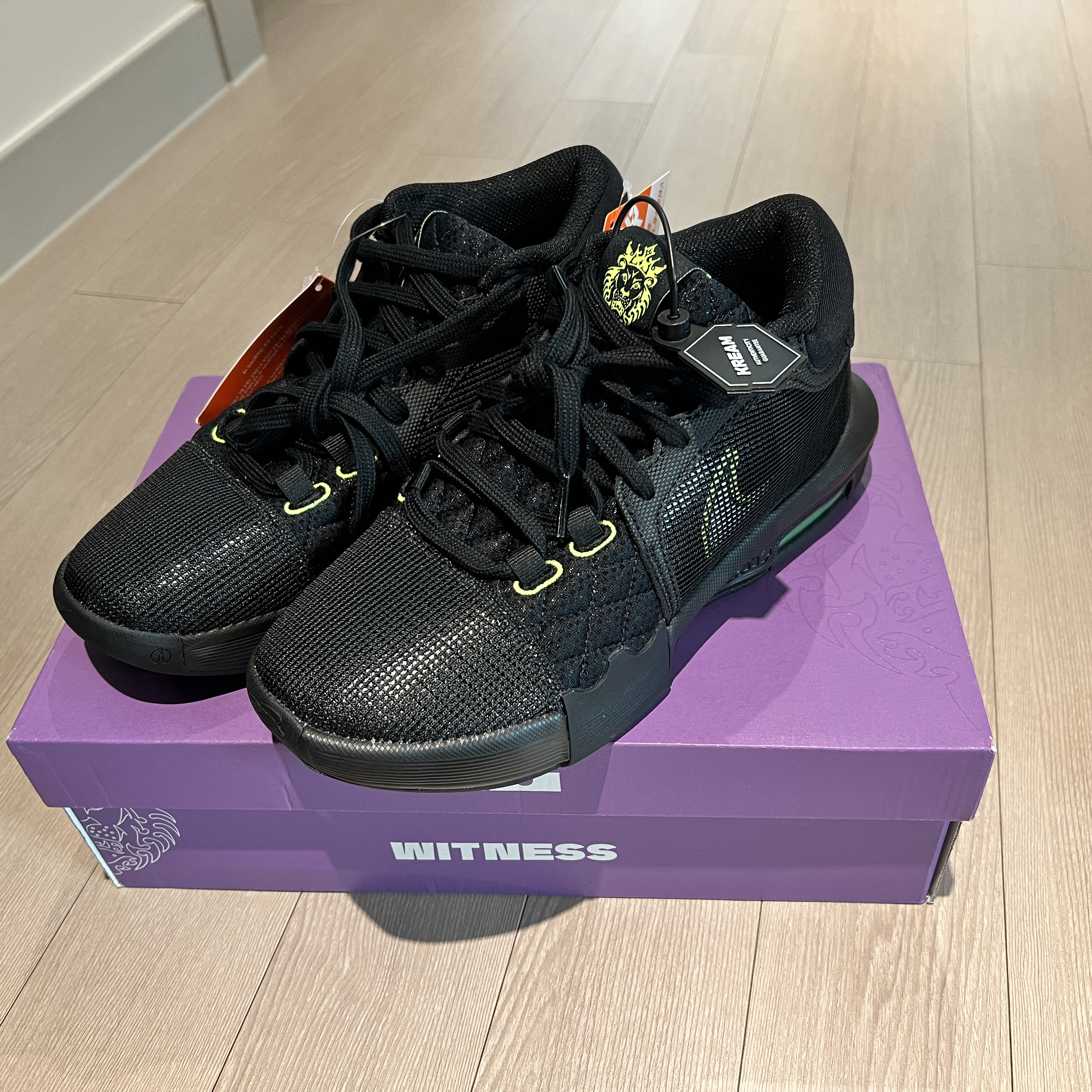 Nike LeBron Witness 8 EP Black Volt 착용 스타일