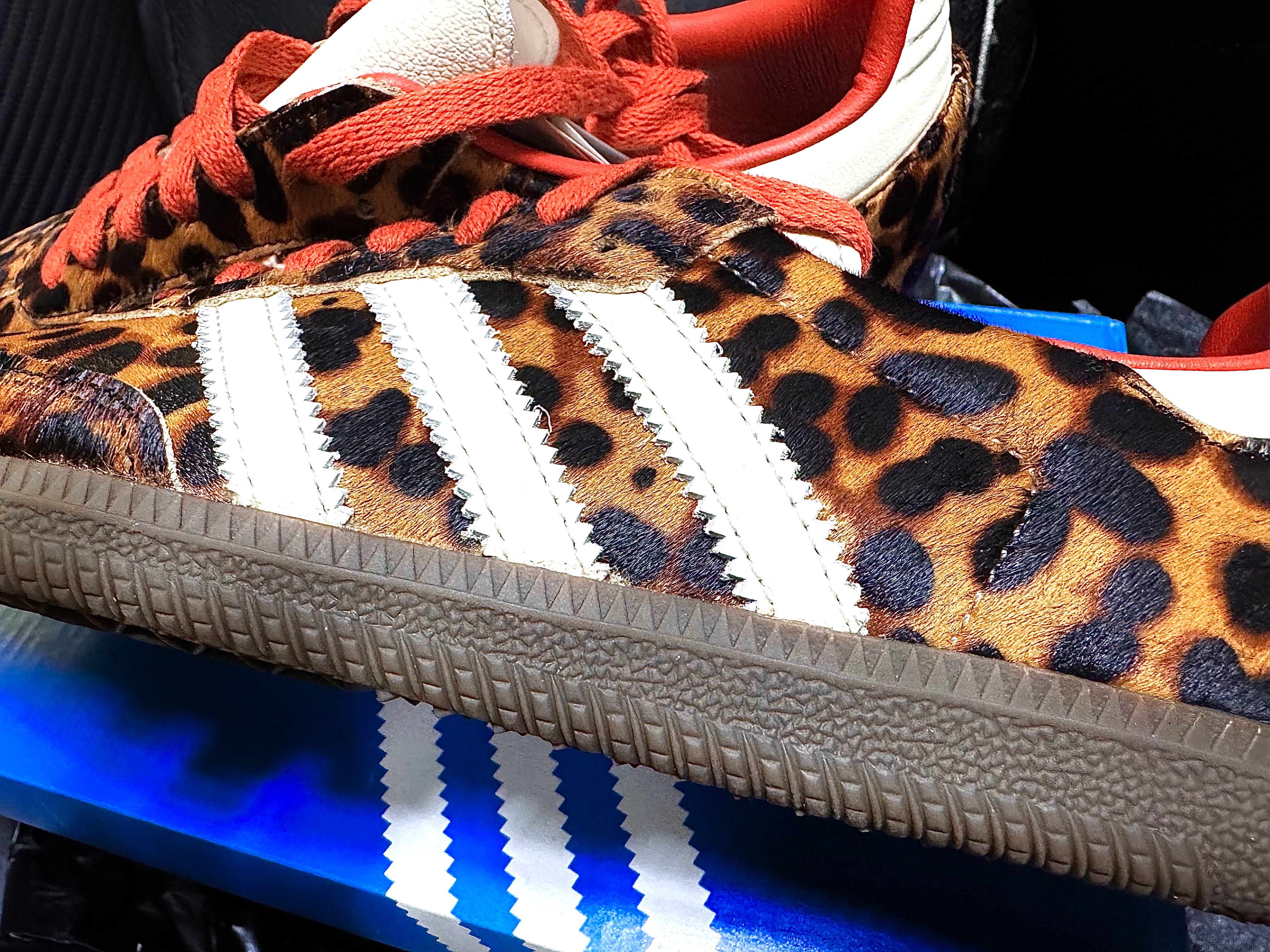 (W) Adidas Samba OG Core Black Preloved Red 착용 스타일