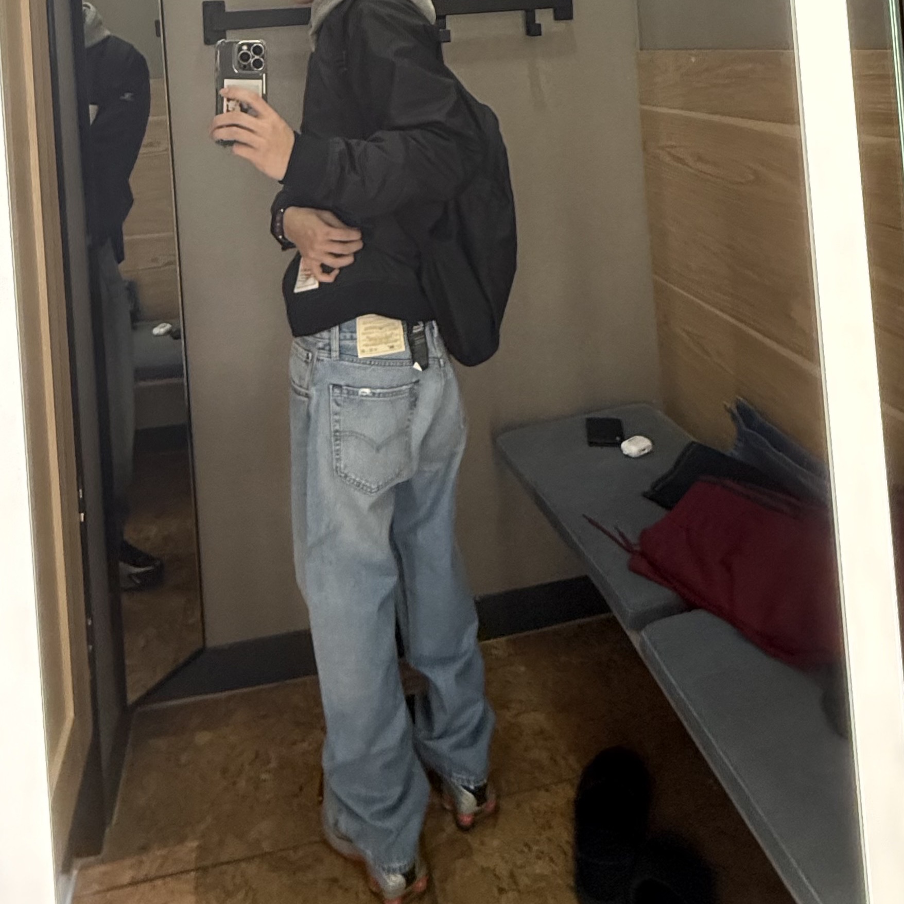 Nike Shox R4 Black and Metallic Silver, Levi's 555 Relaxed Straight Jeans Midium Indigo 착용 스타일 - 1