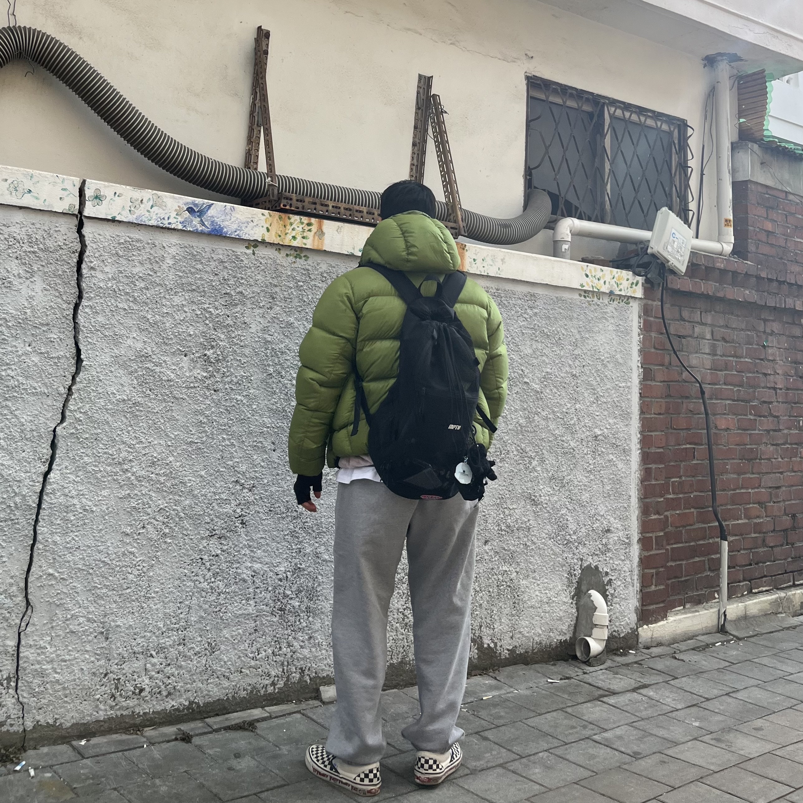 Feathered Friends Helios Hooded Down Jacket Grass, Vans x Fast Times Slip-On 98 DX Anaheim Factory Classic Checkerboard 착용 스타일 - 2