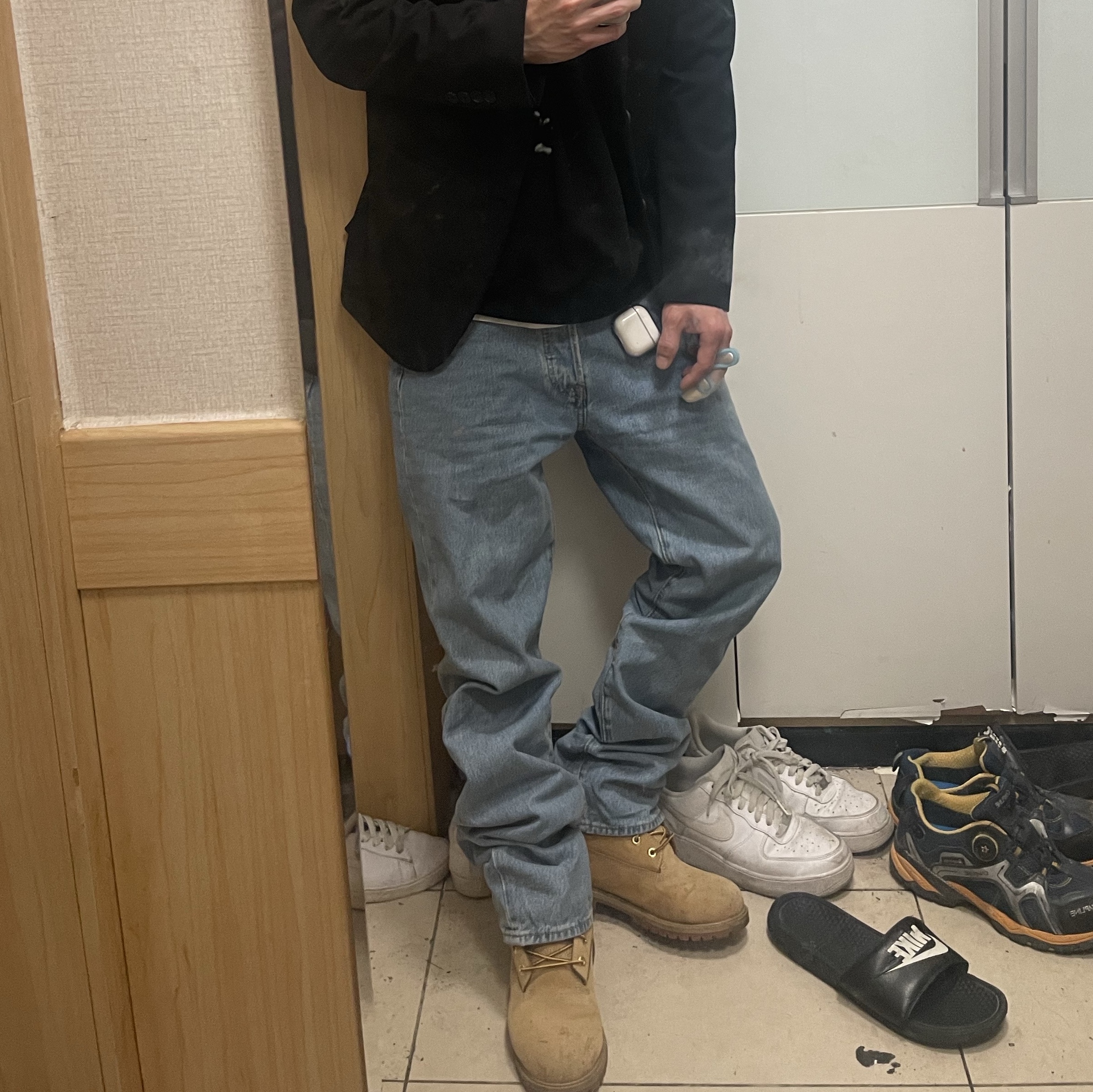Levi's 501 Original Fit Jean Light Indigo 착용 스타일