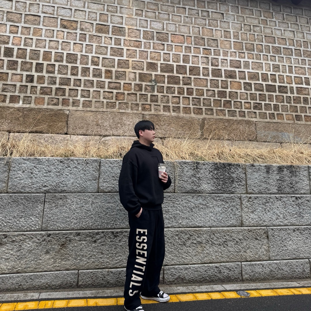Essentials Fleece Relaxed Sweatpant Black - 24FW, Essentials Hoodie Jet Black - 23FW 착용 스타일