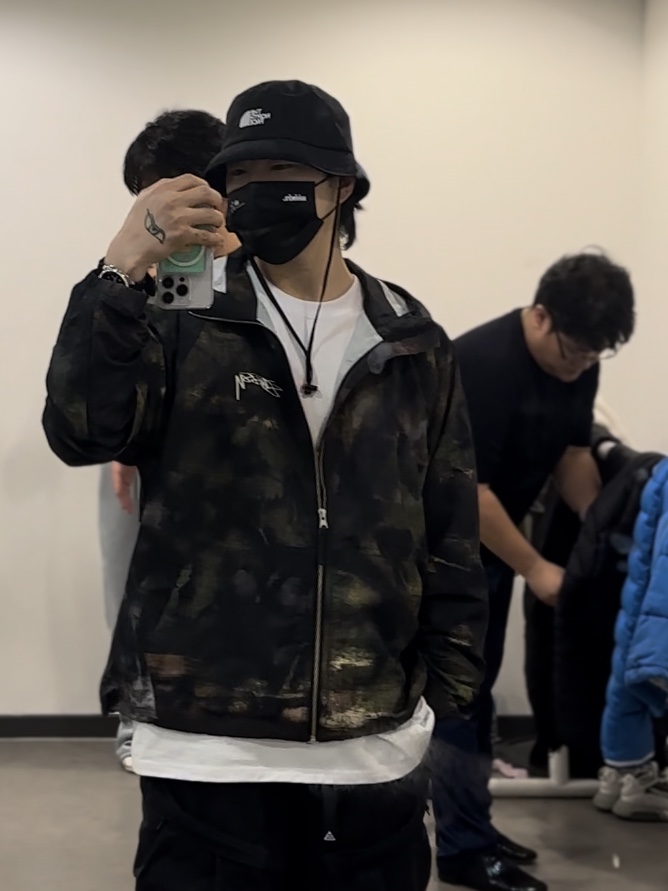 스투시 스텐팻 카모 비치 쉘 자켓 포틴, 나이키 ACG 스미스 서밋 카고 팬츠 블랙 - 아시아 착용 스타일 - 2