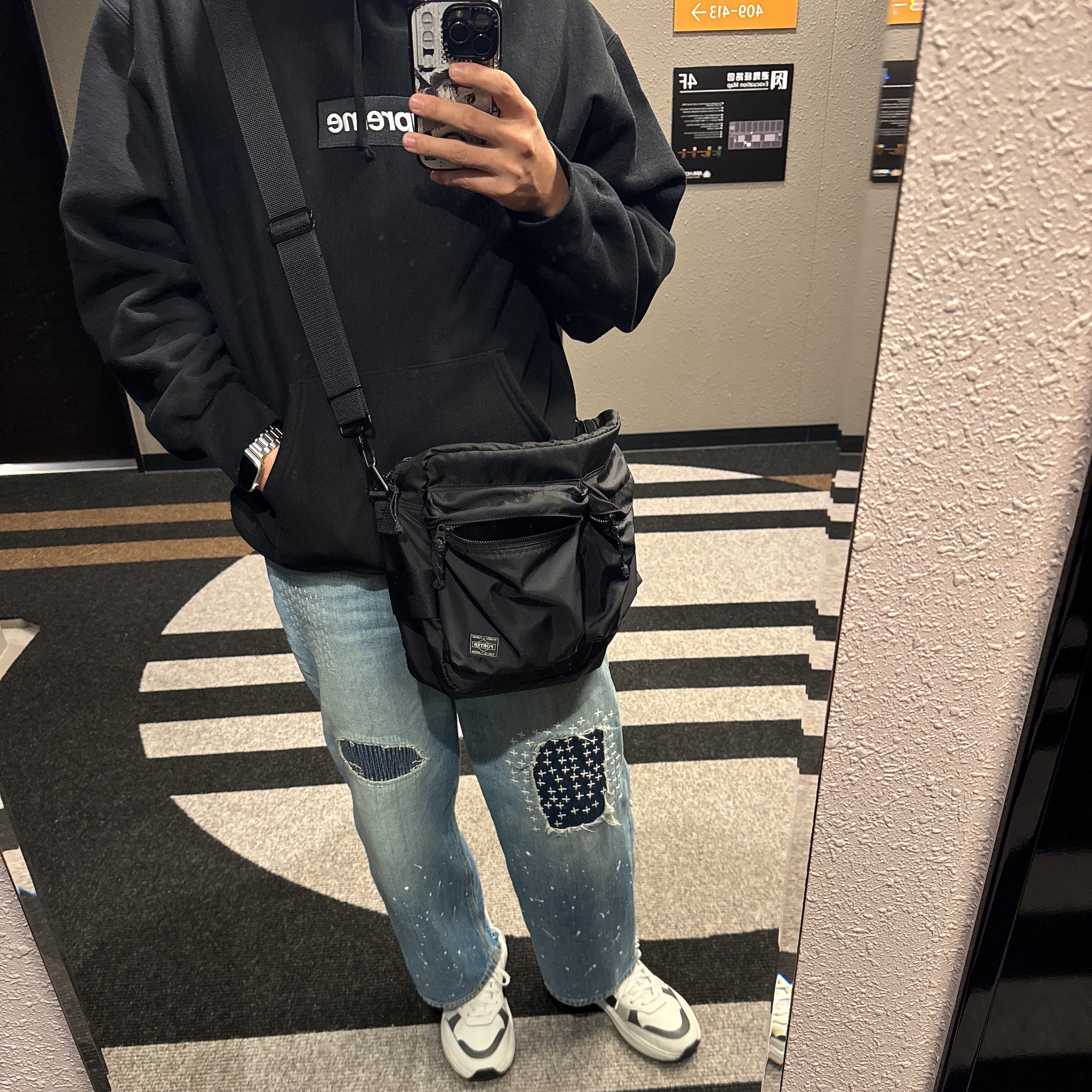 Supreme Box Logo Hooded Sweatshirt Black - 24FW, Zara x Ader Error Patchwork Jeans Blue 착용 스타일