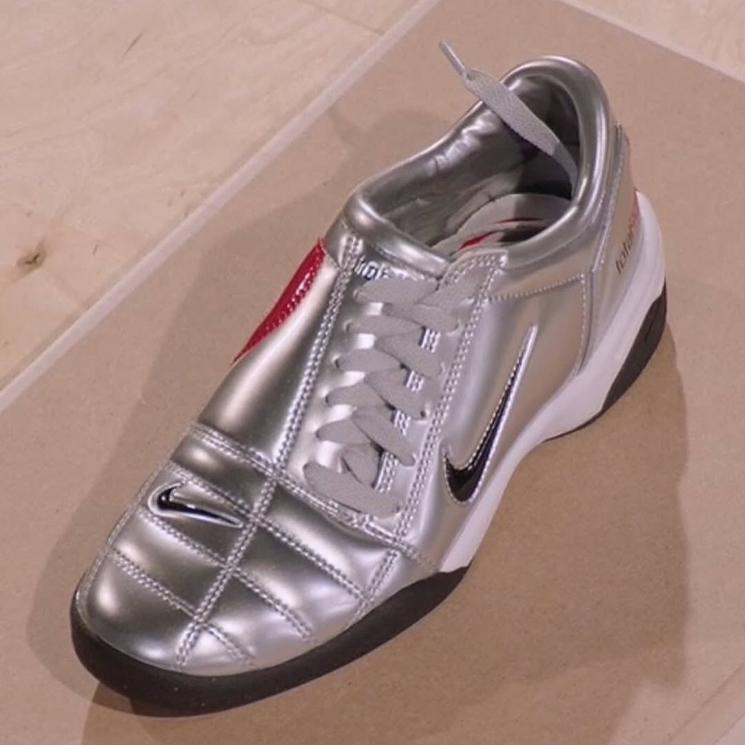 Nike Total 90 III SP Metallic Silver and Black 착용 스타일 - 2