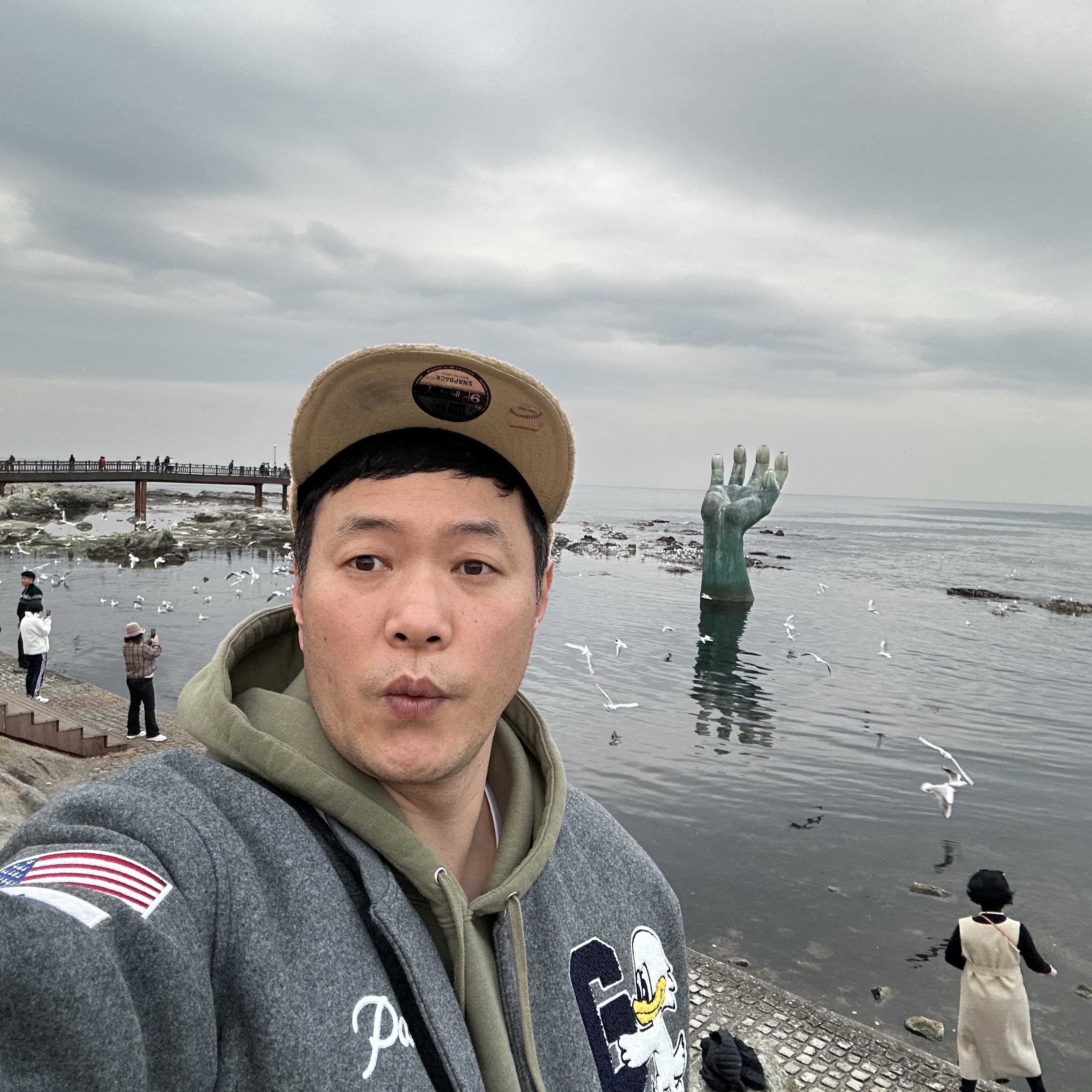 Palace x Gap Varsity Jacket Grey - 24SS, Supreme Satin Applique Hooded Sweatshirt Light Olive - 23FW 착용 스타일 - 1