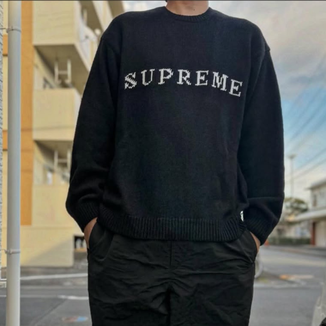 Supreme Contrast Logo Sweater Black - 25SS 착용 스타일