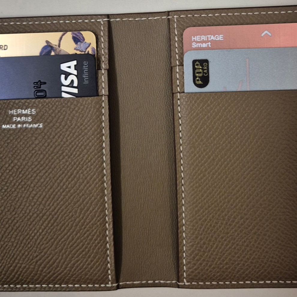 Hermes MC² Euclide Card Holder Epsom & Etoupe 착용 스타일 - 2