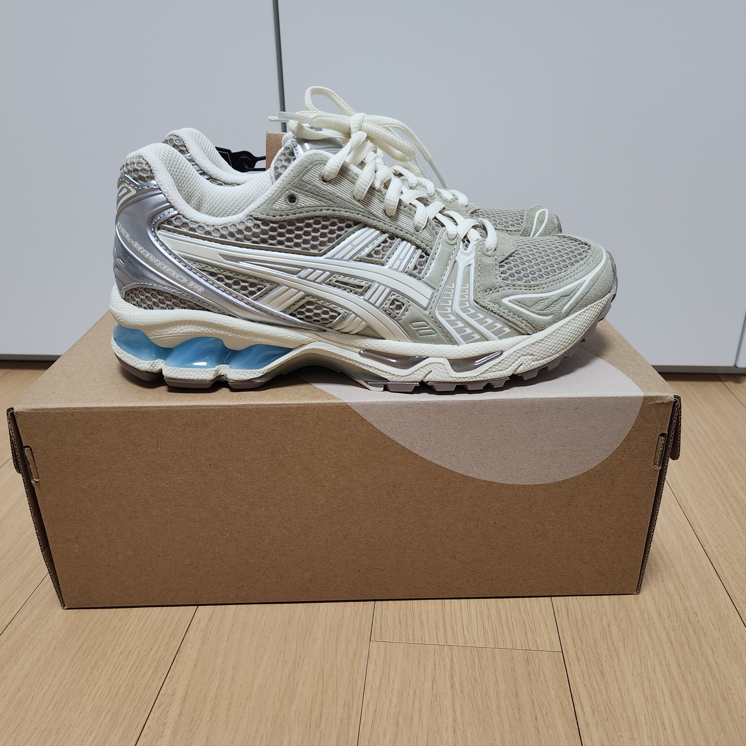 Asics x Juliana Salazar Gel-Kayano 14 Eucalyptus Vanilla Ice 착용 스타일