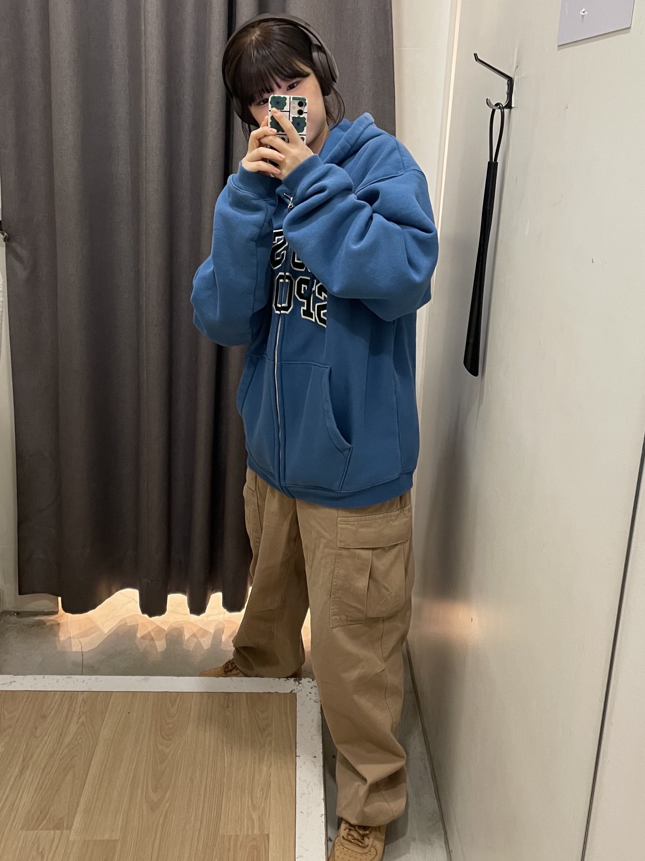 Stussy Sport Zip Hoodie Blue, Beats Studio Pro Wireless Over Ear Headphone Deep Brown (Korean Ver.) 착용 스타일 - 2