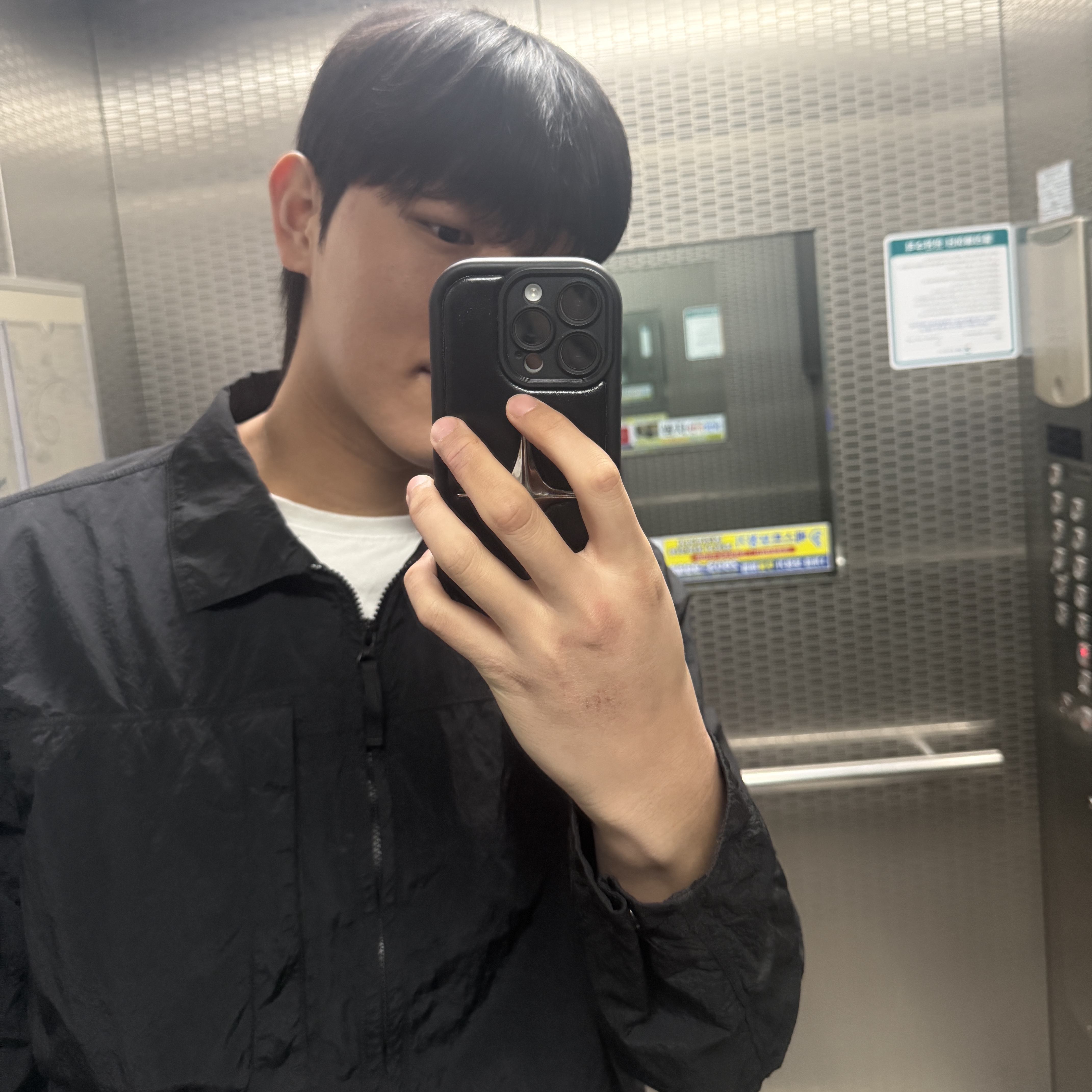 스톤 아일랜드 11819 나일론 메탈 인 에코닐 리제너레이티드 나일론 오버셔츠 블랙 - 24FW 착용 스타일 - 1