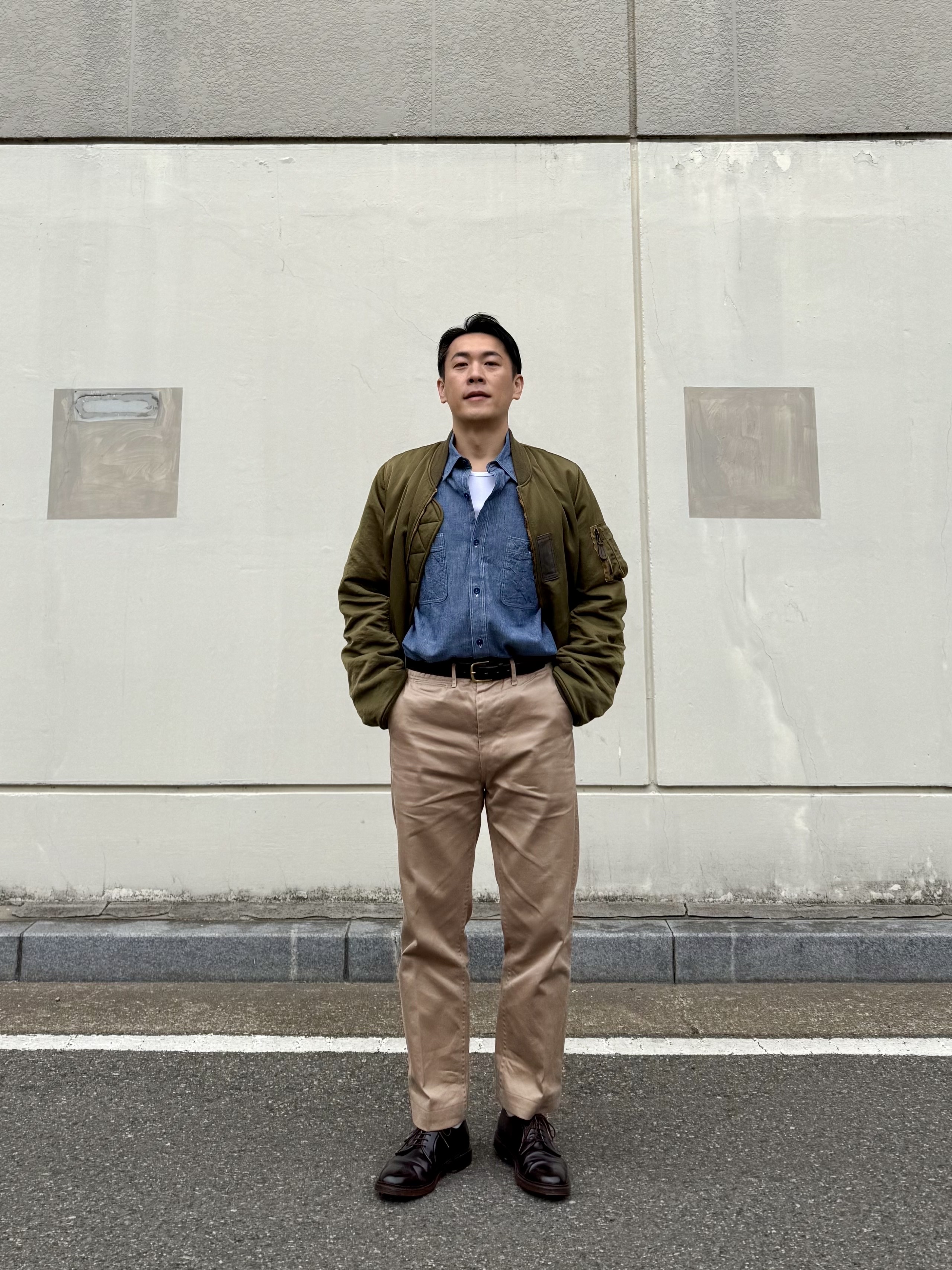 Buzz Rickson's Chambray Work Shirts Long Sleeve Blue, Buzz Rickson's Original Spec Chinos One Wash Khaki 착용 스타일 - 1
