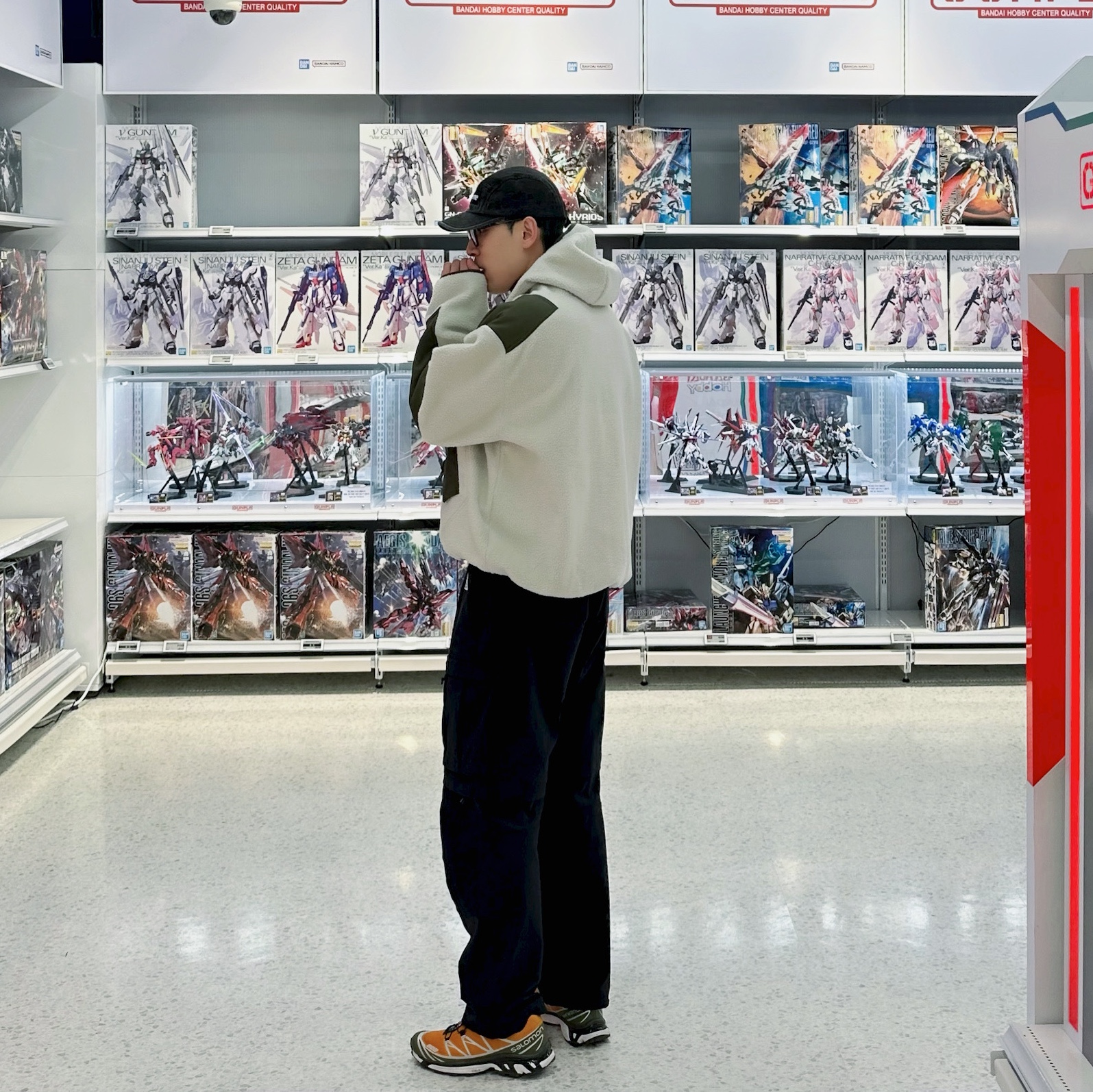 Salomon x And Wander XT-6 Golden Oak, Nike ACG Smith Summit Cargo Pants Black Anthracite - Asia 착용 스타일