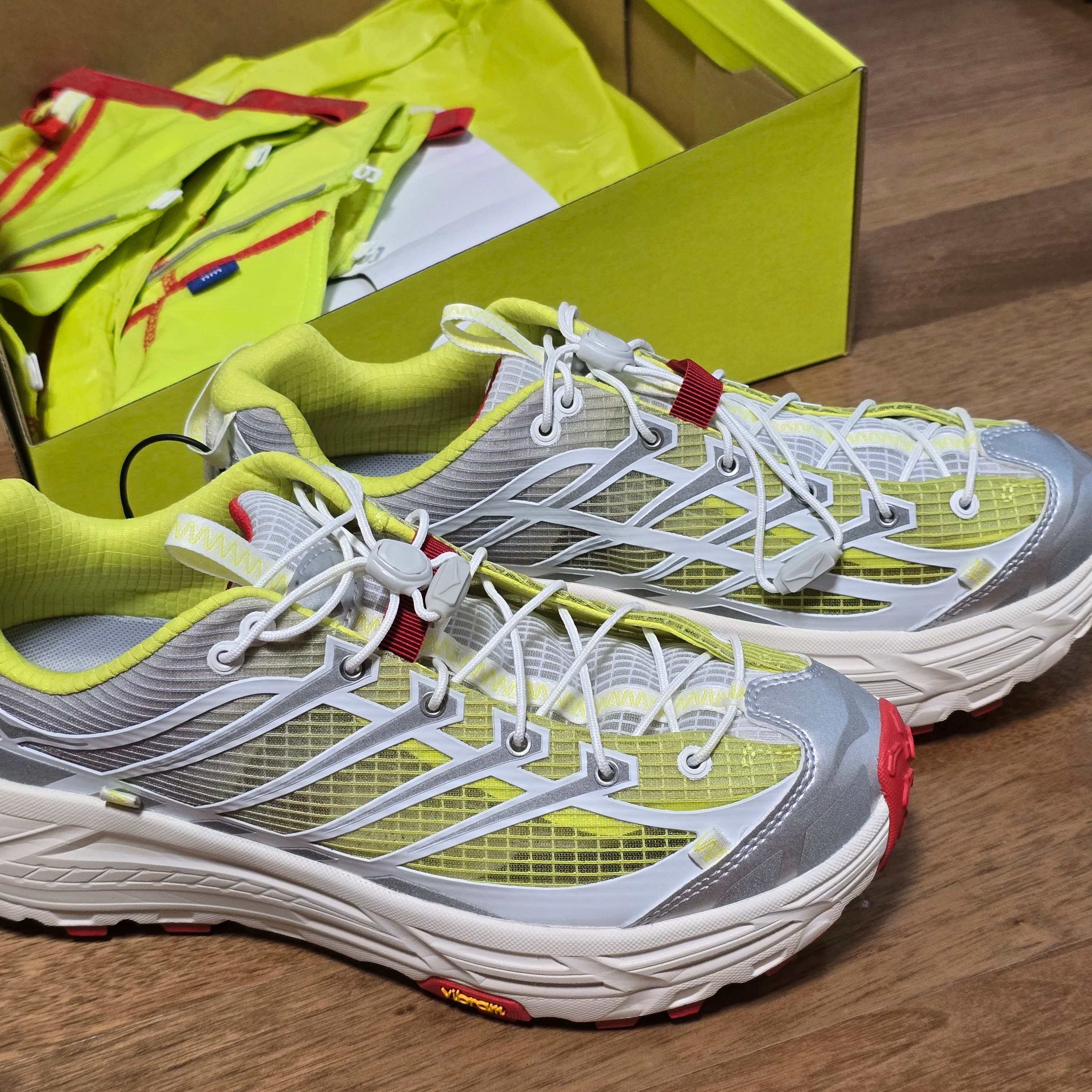 Hoka x Nicole McLaughlin Mafate Three 2 White Neon 착용 스타일 - 1