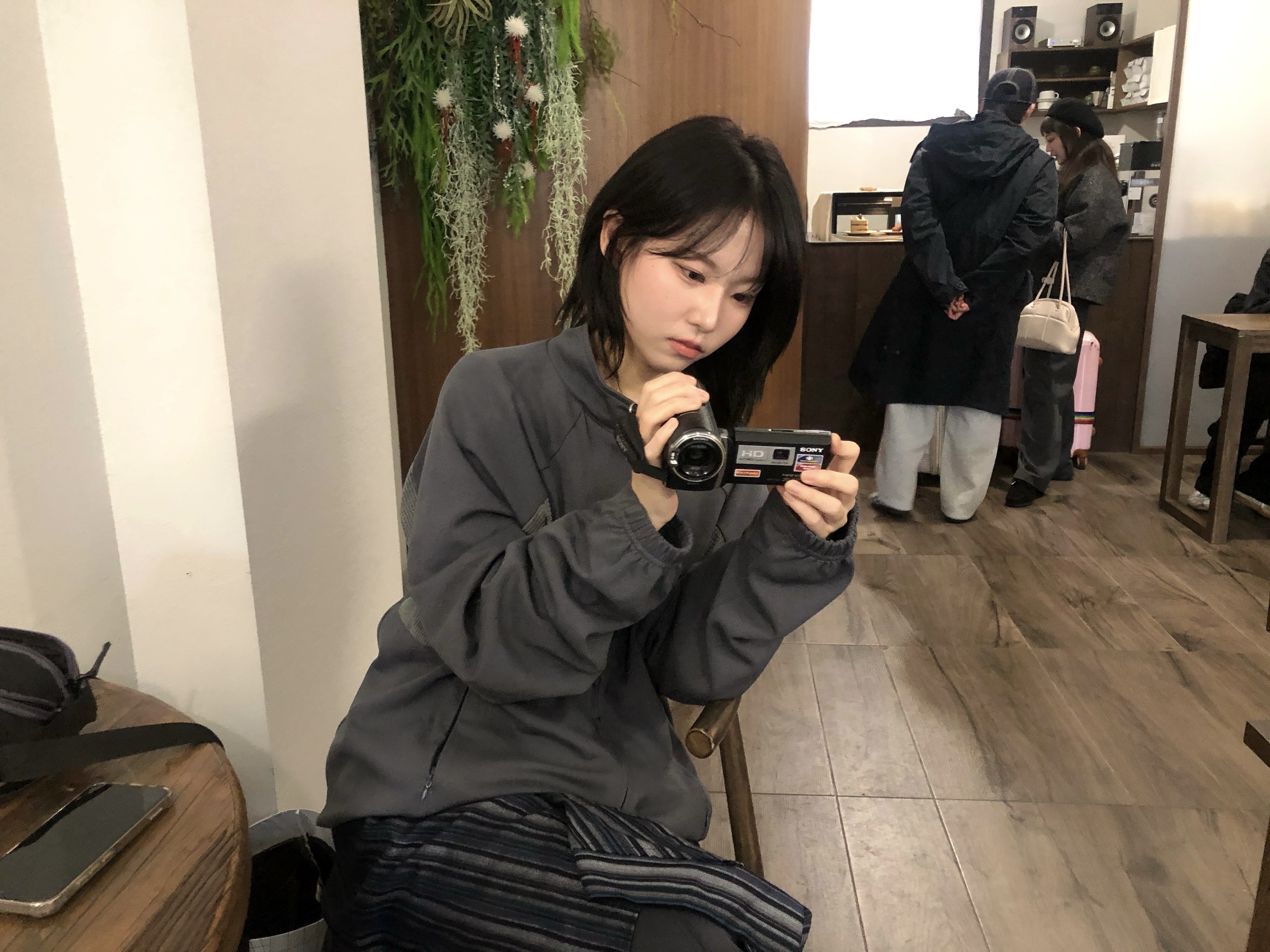Sansan Gear Track Jacket Blue Charcoal, Asics UB4-S Gel-1130 Graphite Grey 착용 스타일 - 1