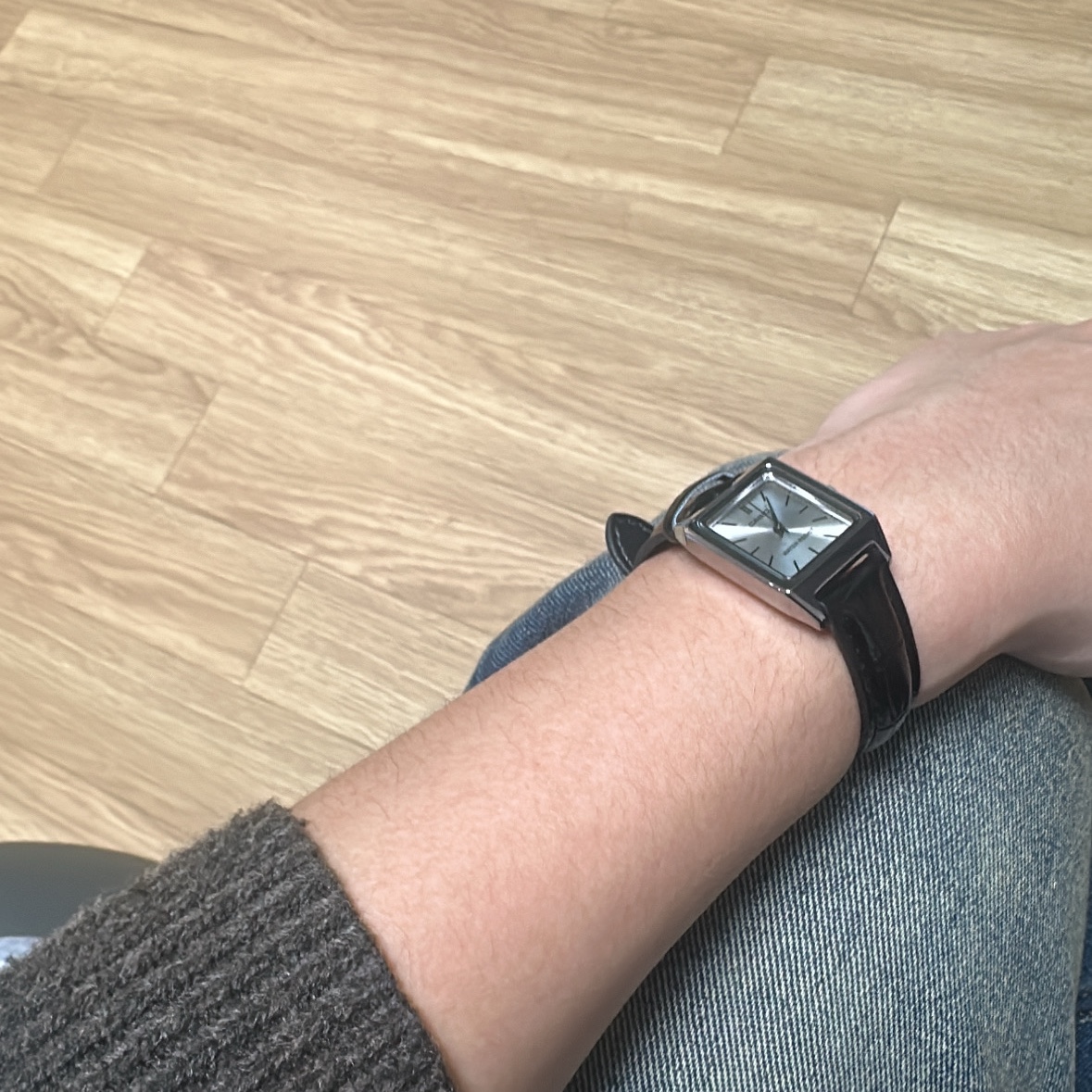 Casio LTP-V007L-7E1 착용 스타일