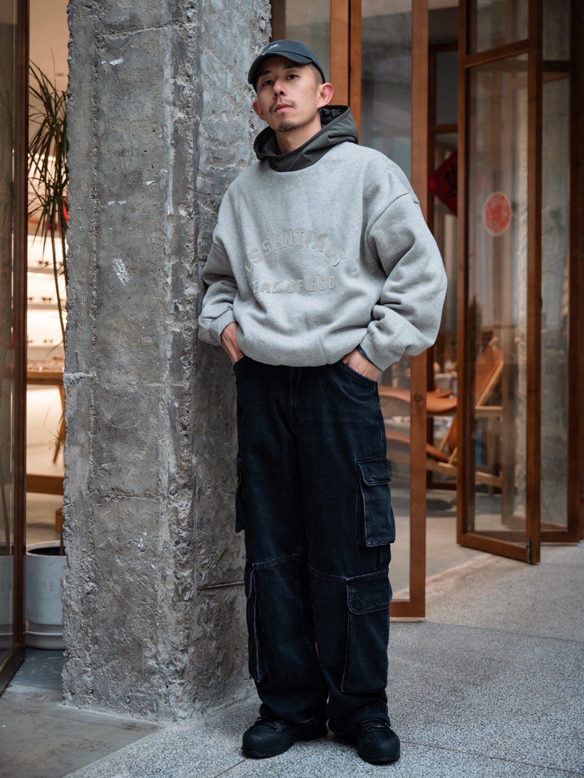 Essentials Nylon Fleece Hoodie Dark Heather Oatmeal Ink - 24SS 착용 스타일 - 3