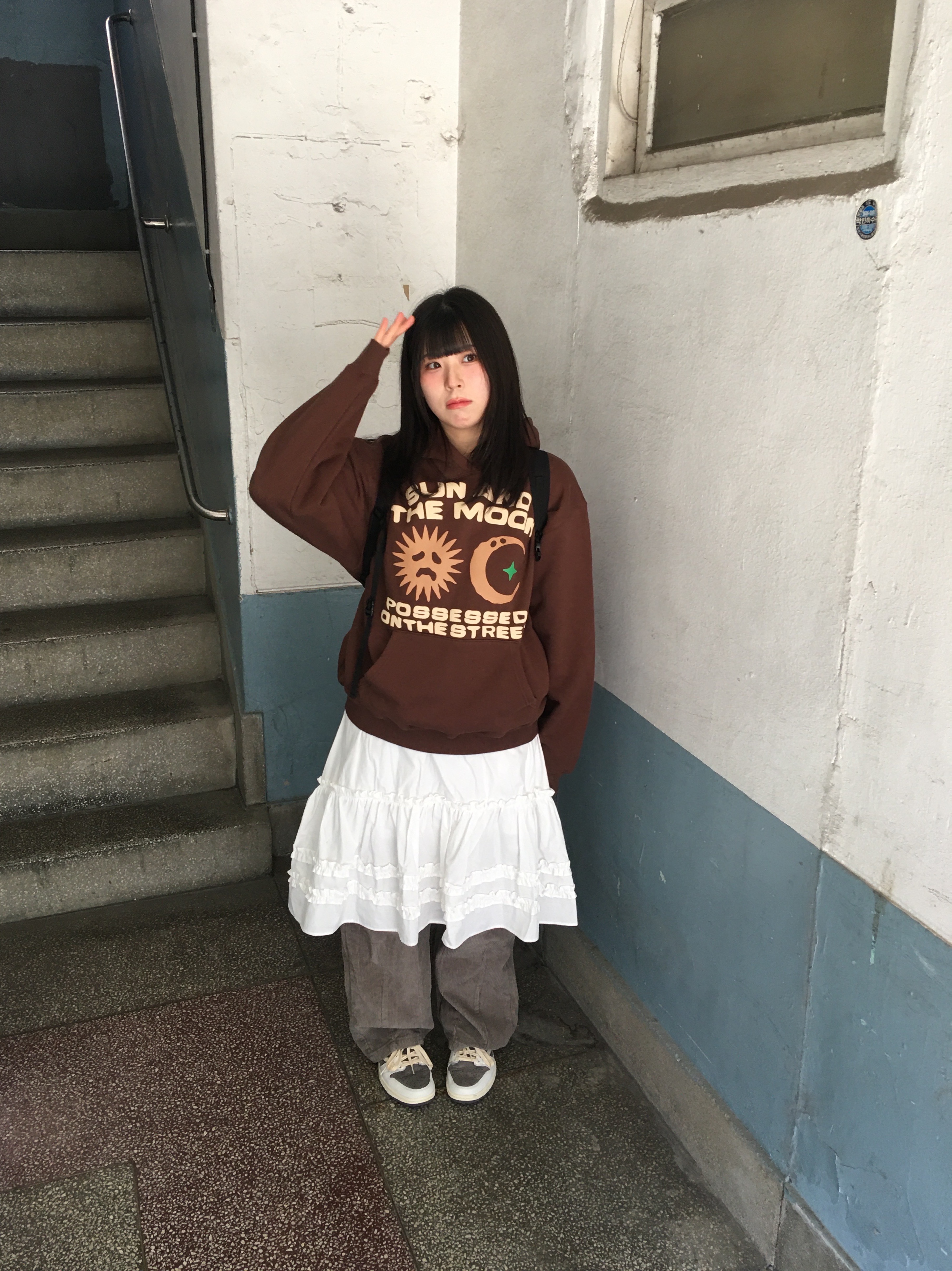 POTS All Day Hoodie Brown, Jordan 1 x Travis Scott Retro Low OG SP Sail and Ridgerock 착용 스타일 - 2