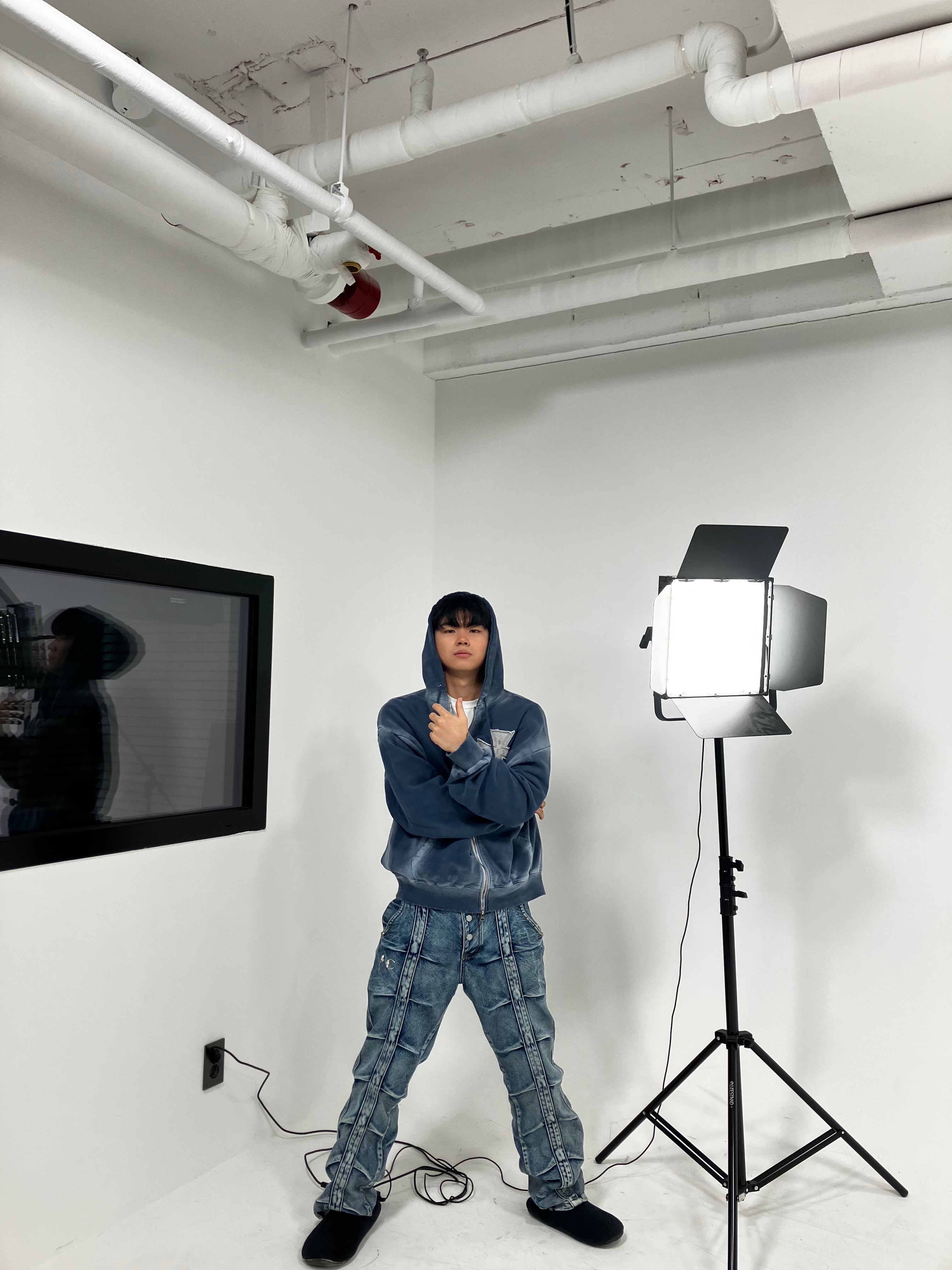 Thug Club Line GOB Denim Pants Blue - 24FW 착용 스타일 - 1