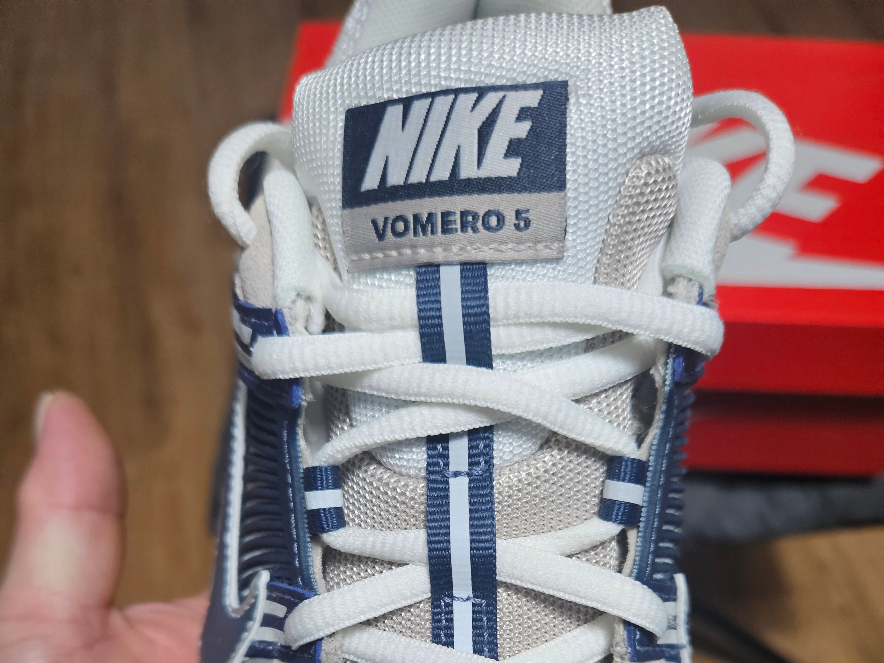 Nike Zoom Vomero 5 White Thunder Blue 착용 스타일 - 1