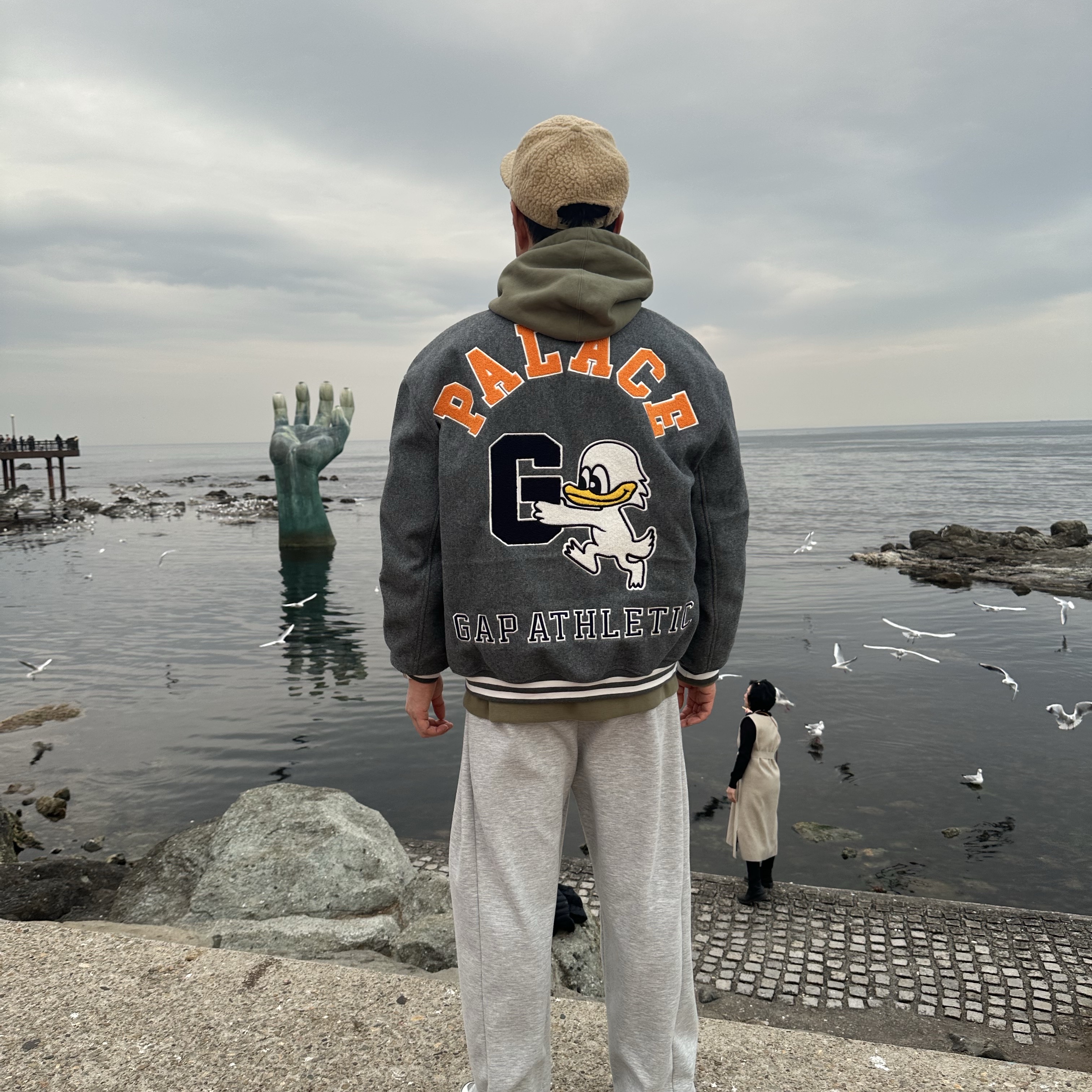 Palace x Gap Varsity Jacket Grey - 24SS, Supreme Satin Applique Hooded Sweatshirt Light Olive - 23FW 착용 스타일 - 2