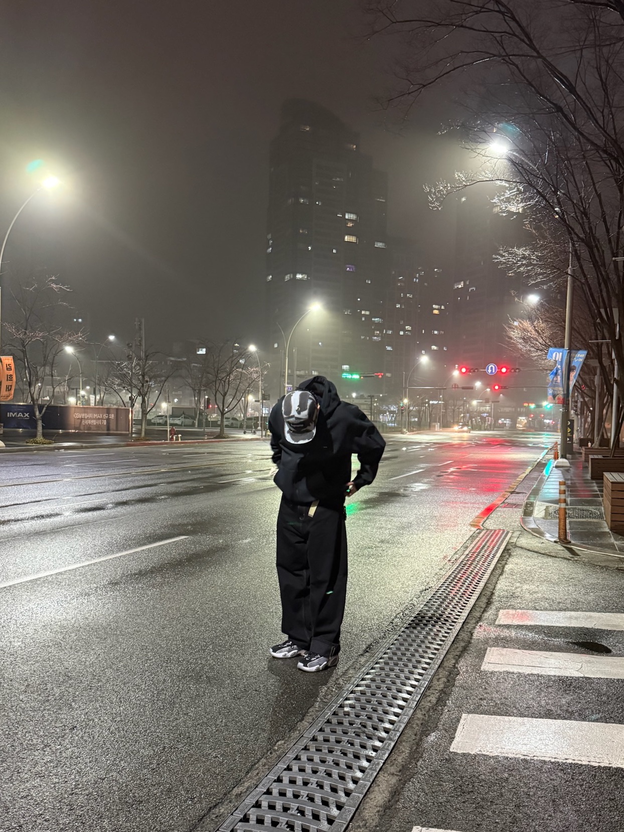 Supreme x Damien Hirst Camp Cap Black - 25SS, Nike x Drake Nocta Glide Black White Clear 착용 스타일 - 2