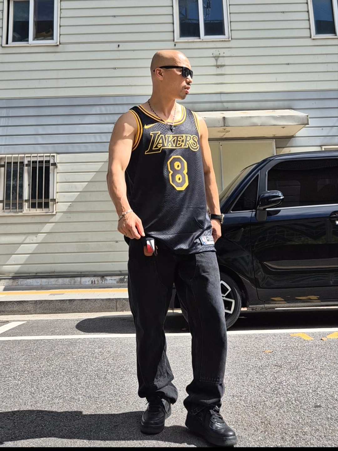 Nike Kobe Bryant LA Lakers City Edition Swingman Jersey Black (FN7297-010), Nike Air Force 1 '07 Low Triple Black 착용 스타일