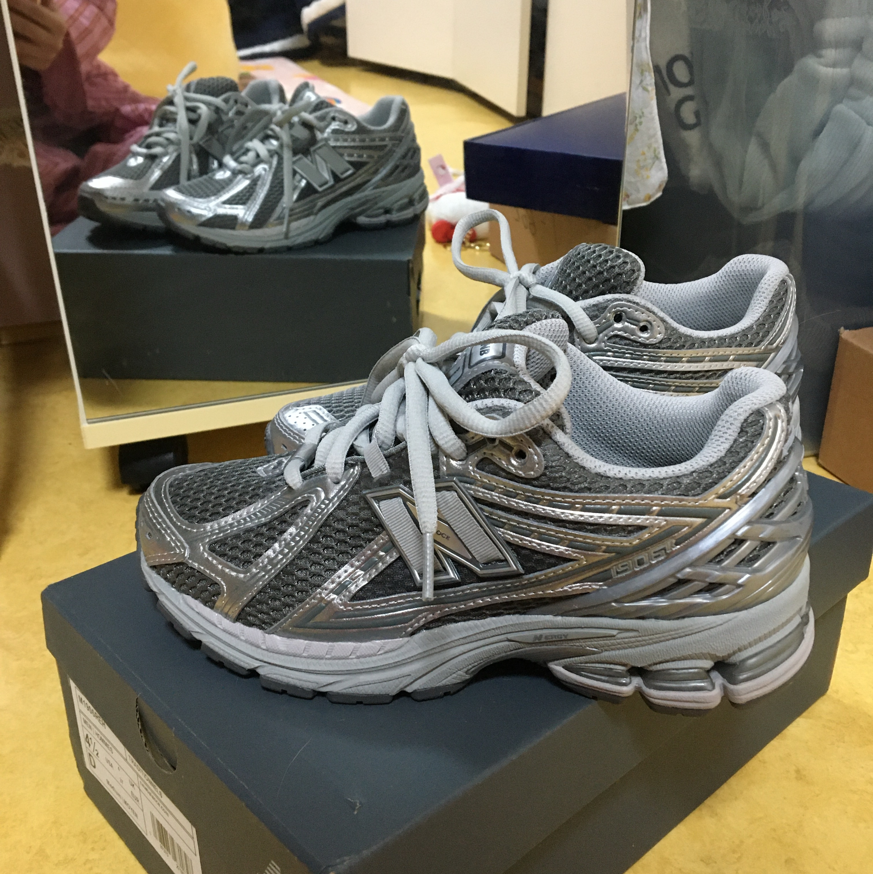 New Balance 1906R Harbor Grey Silver Metalic 착용 스타일 - 1