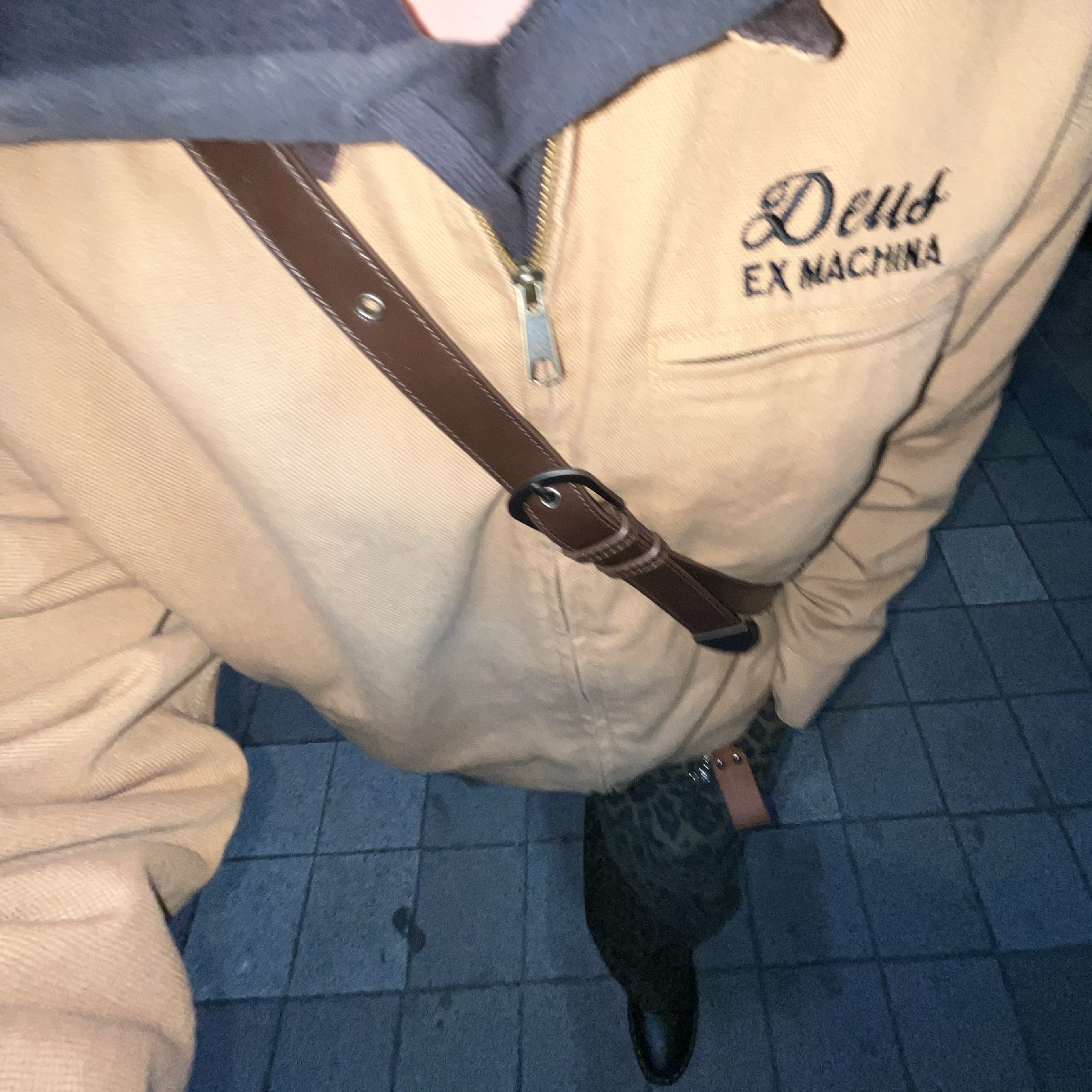 Karactor Lumping Cargo Pants Leopard Khaki 착용 스타일