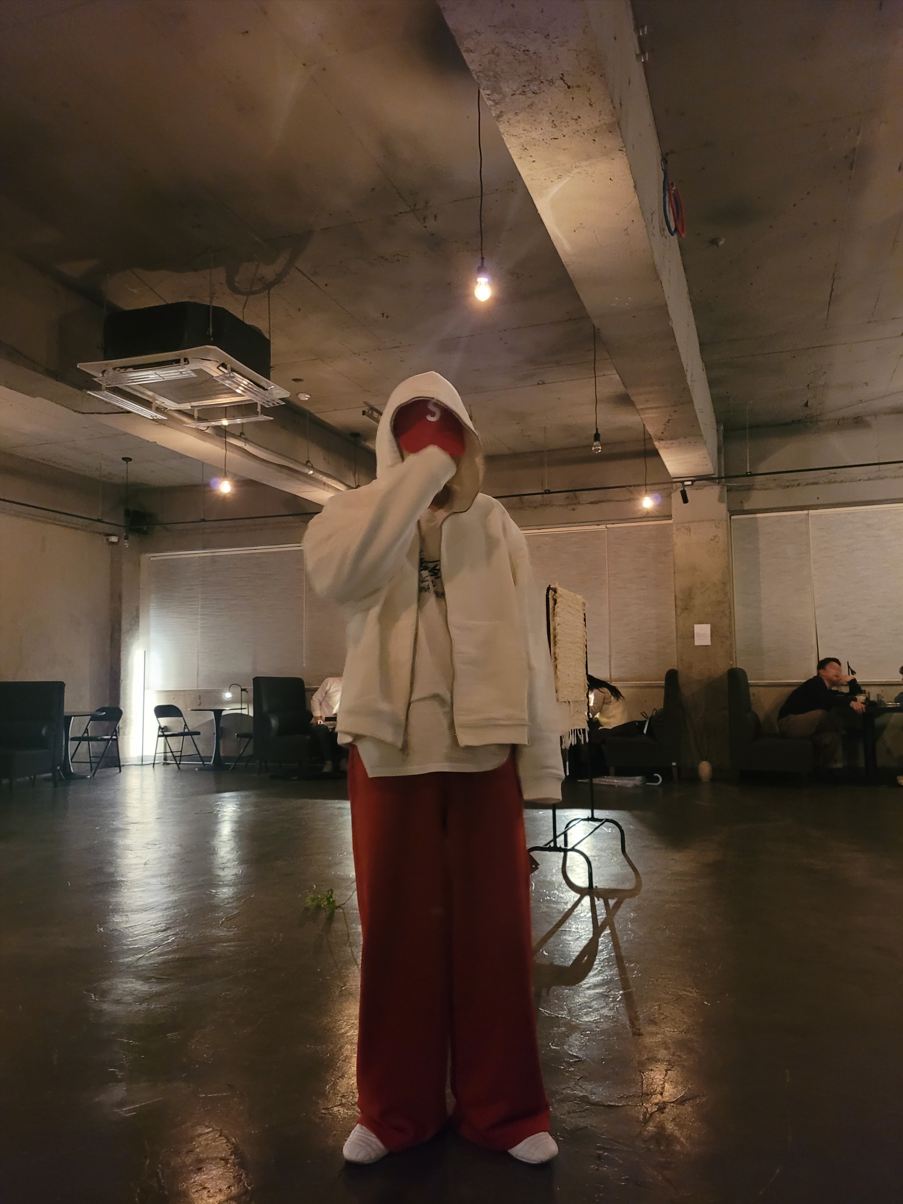 슈프림 코듀로이 S 로고 6-패널 브라이트 레드 - 24FW, 조던 x 트래비스 스캇 풀집 후드 세일 (DZ5500-133) 착용 스타일 - 2