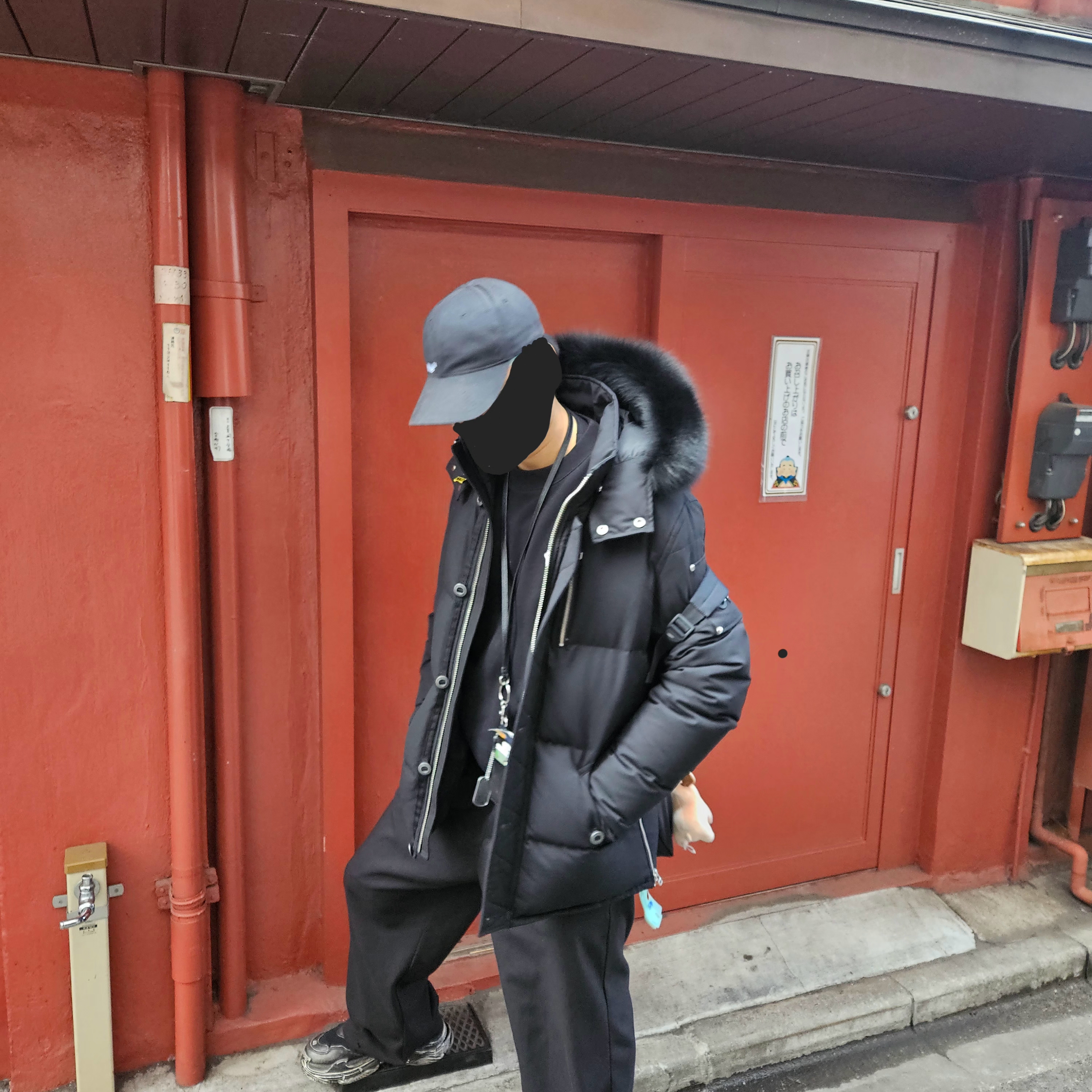 Off-White Degrade Arrow Sweatshirt Black, Balenciaga Cash Keyring Card Case Black Silver 착용 스타일